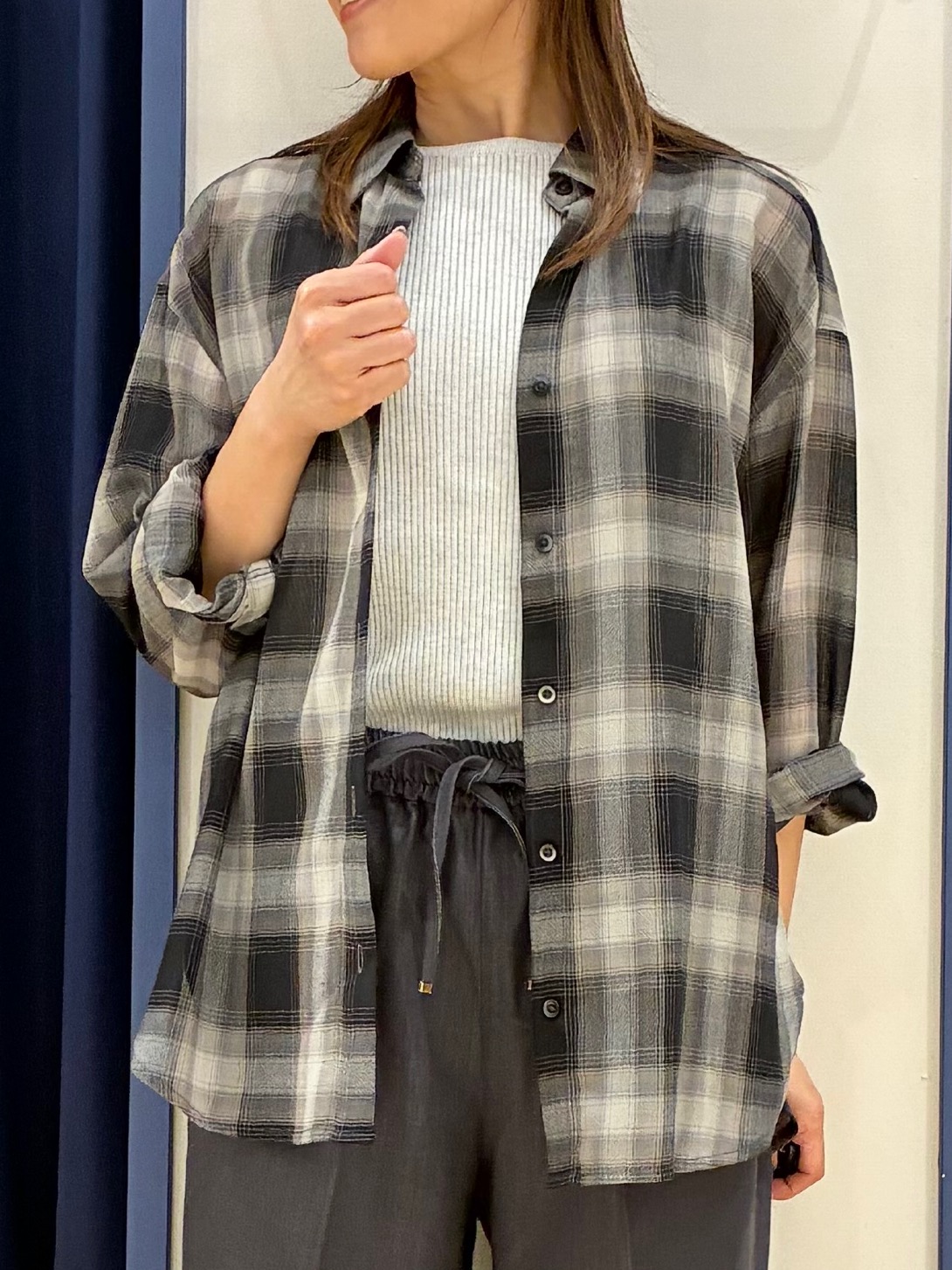 Orikaさんの「grove｜シアーオンブレチェックシャツ」を使ったコーディネート