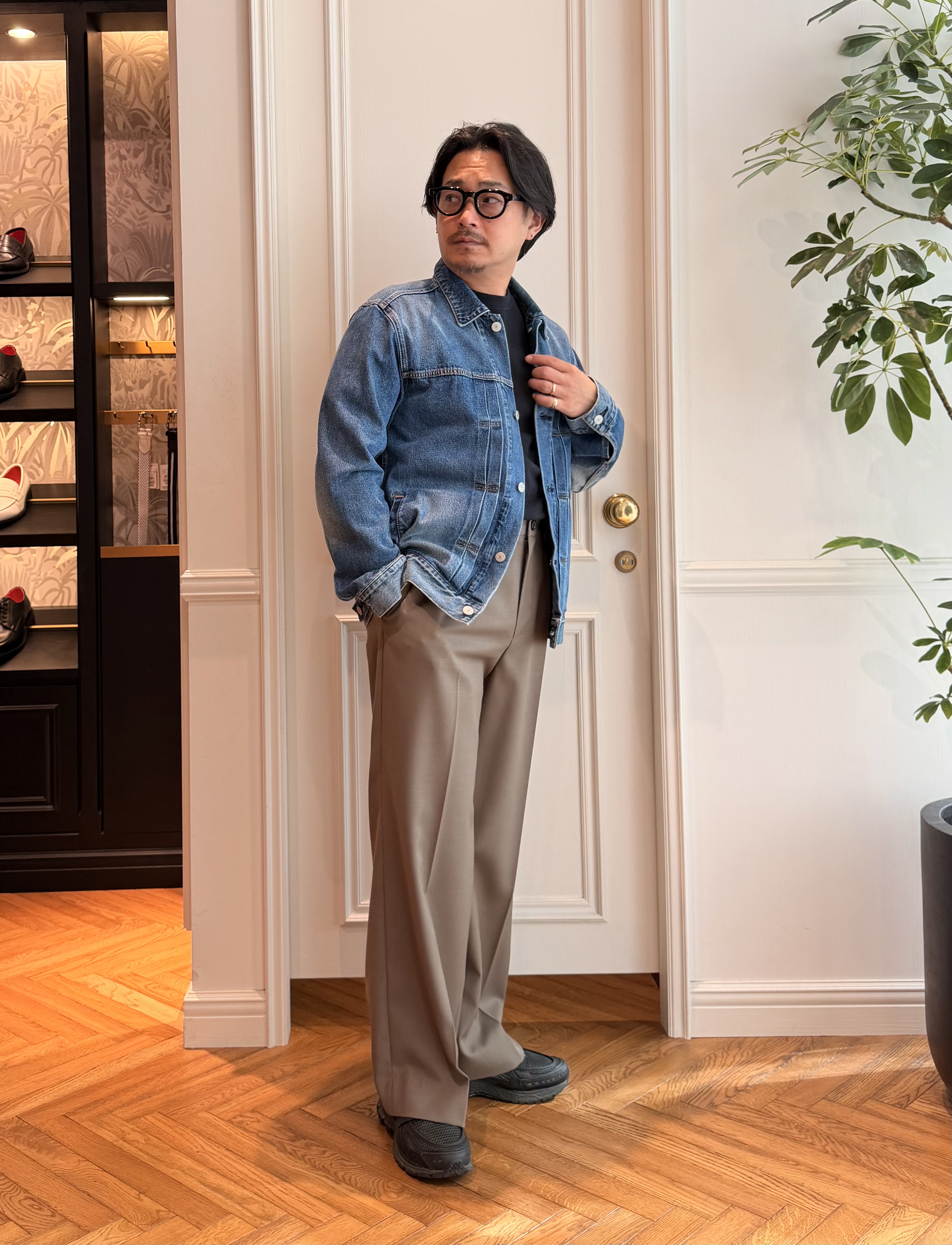 鶴田大士さんの「DRESSTERIOR｜【日本製】オンブレーチェックシャツ」を使ったコーディネート