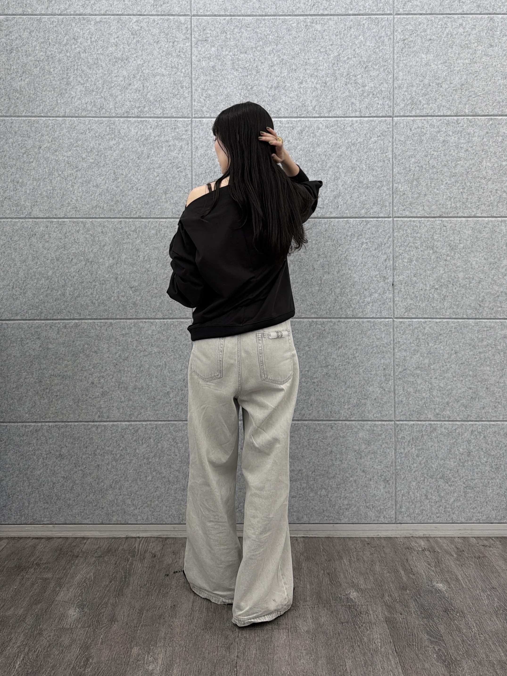 rinaさんの「INDIVI｜裏毛オフショルカットソー」を使ったコーディネート