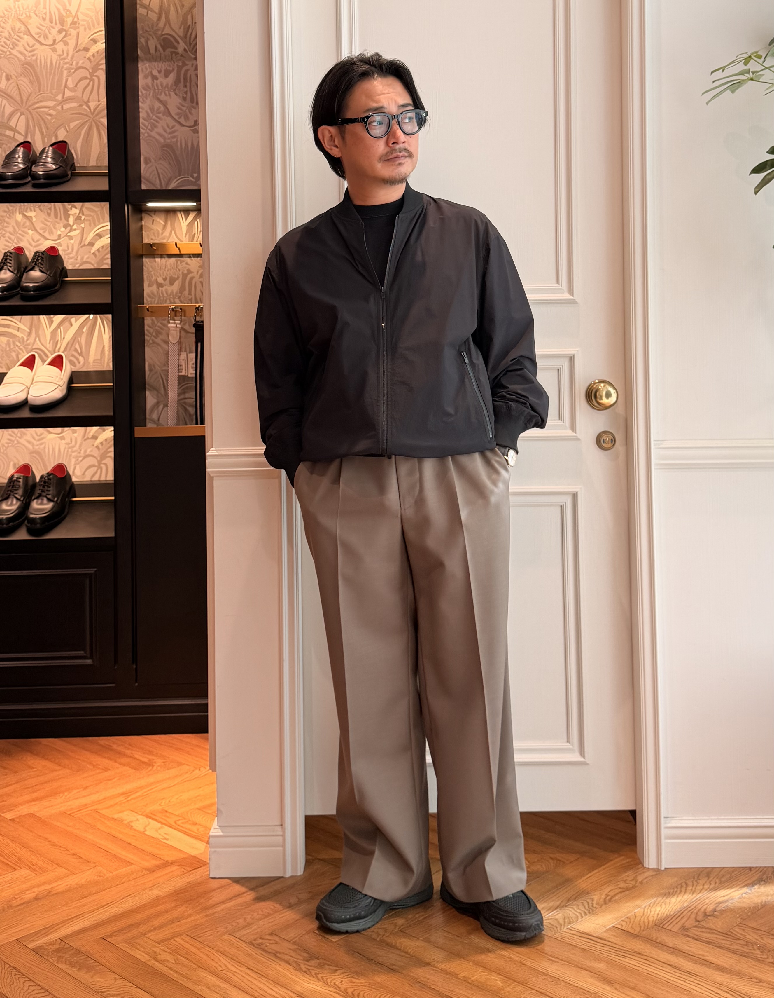 鶴田大士さんの「DRESSTERIOR｜【干場義雅&times;K－3B&times;DRESSTERIOR】ブラックMA－1」を使ったコーディネート