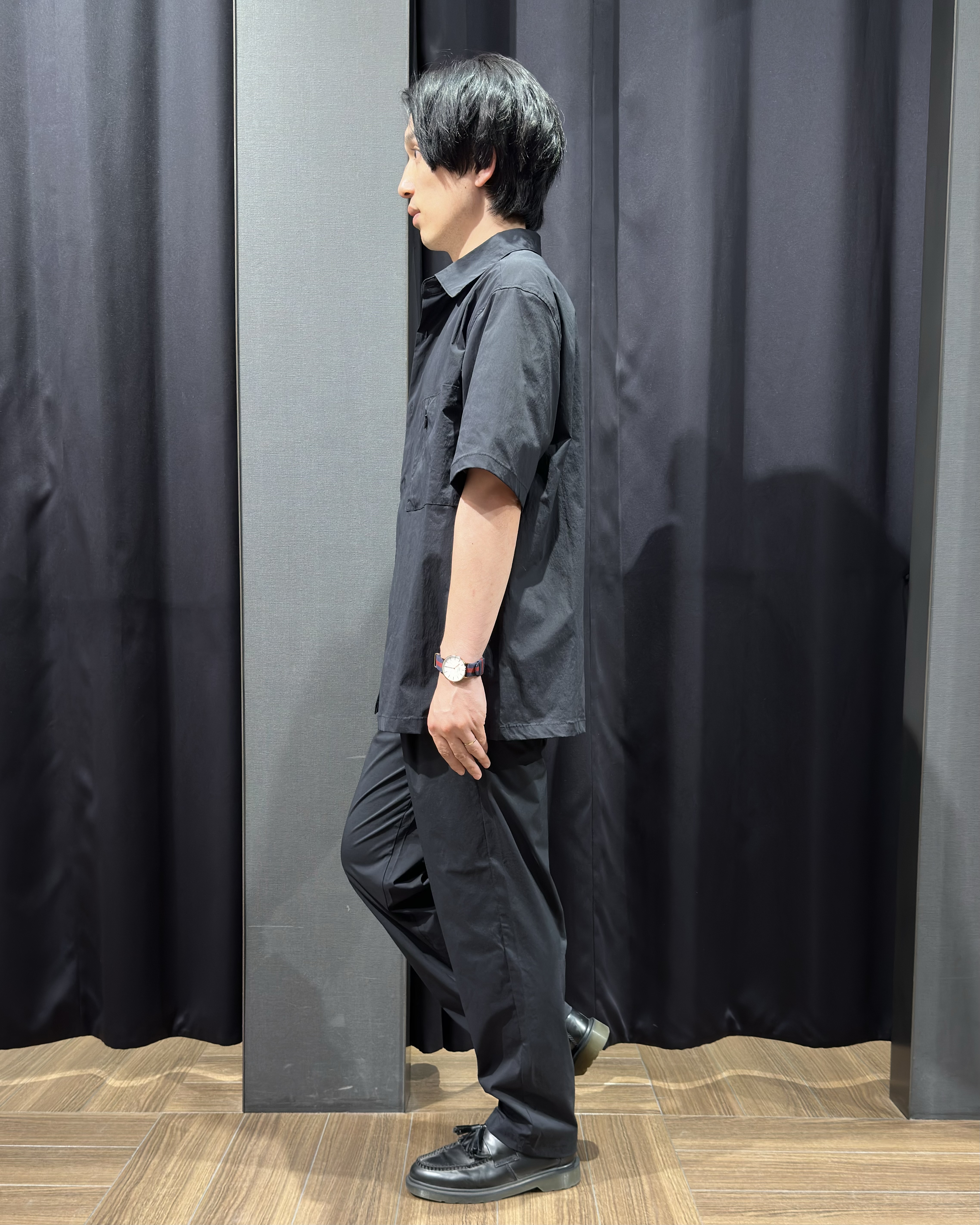 tomoyaさんの「THE SHOP TK｜【接触冷感/洗濯機OK/セットアップ可】ナイロンストレッチ半袖シャツ」を使ったコーディネート