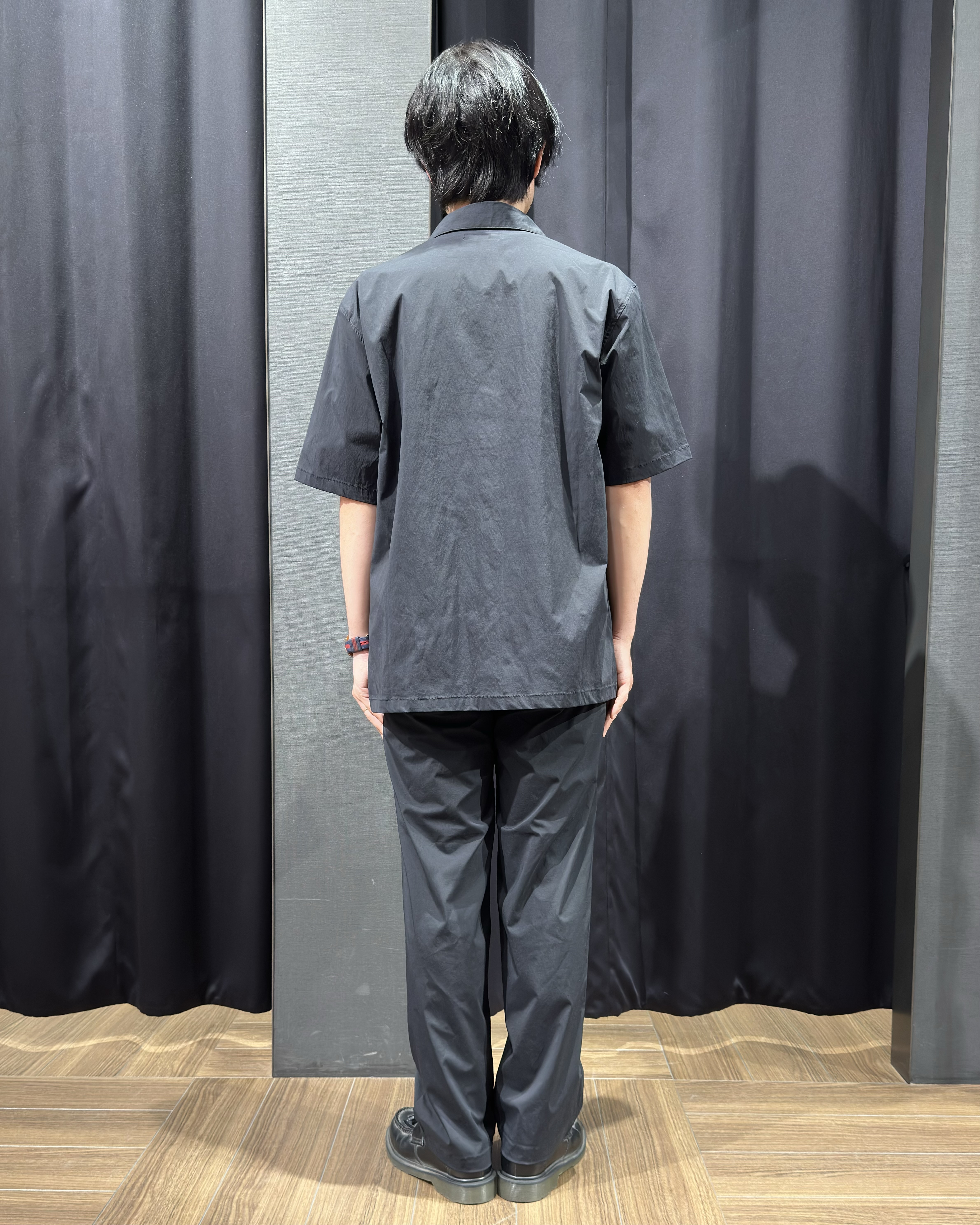 tomoyaさんの「THE SHOP TK｜【接触冷感/洗濯機OK/セットアップ可】ナイロンストレッチ半袖シャツ」を使ったコーディネート