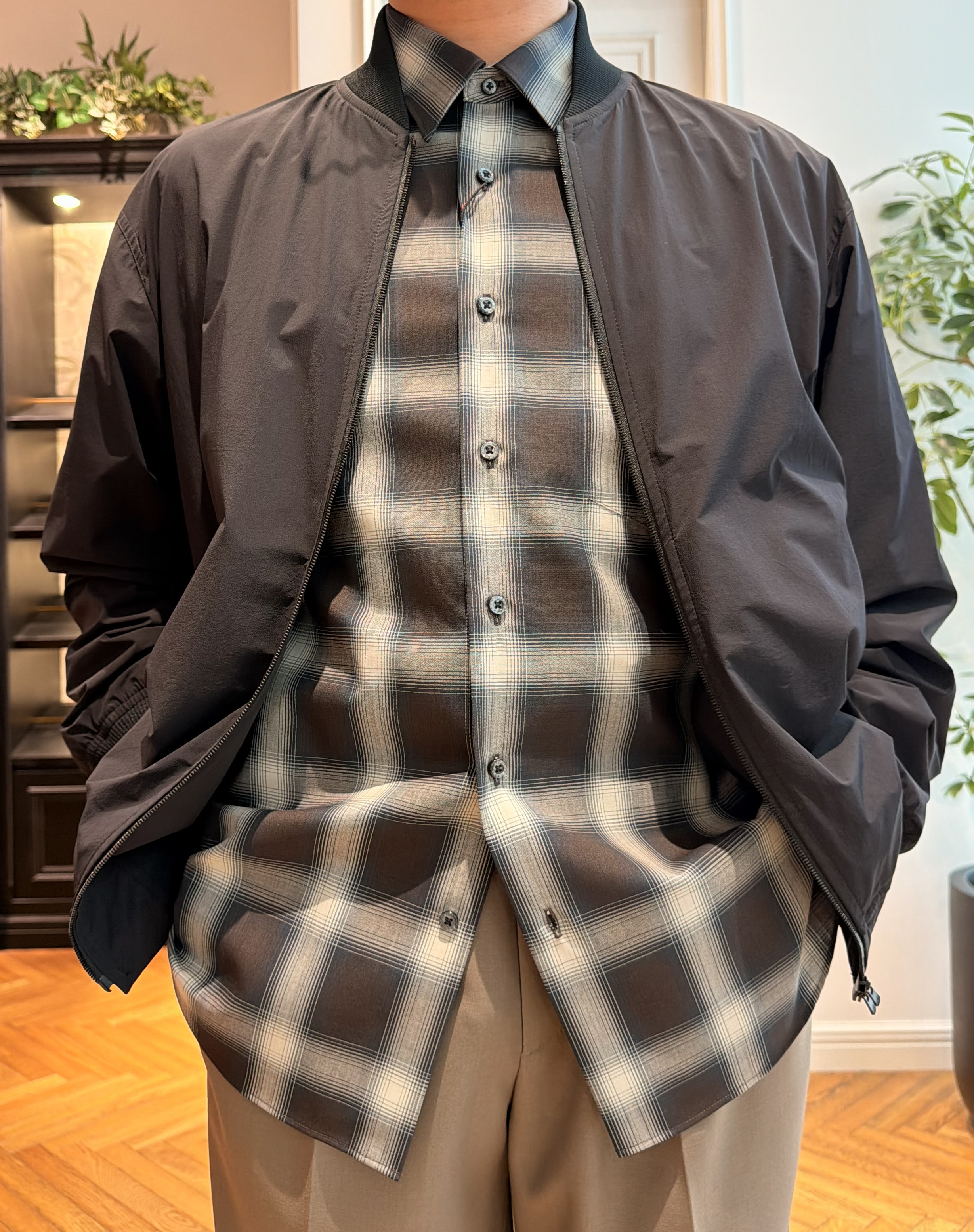 鶴田大士さんの「DRESSTERIOR｜【干場義雅&times;K－3B&times;DRESSTERIOR】ブラックMA－1」を使ったコーディネート