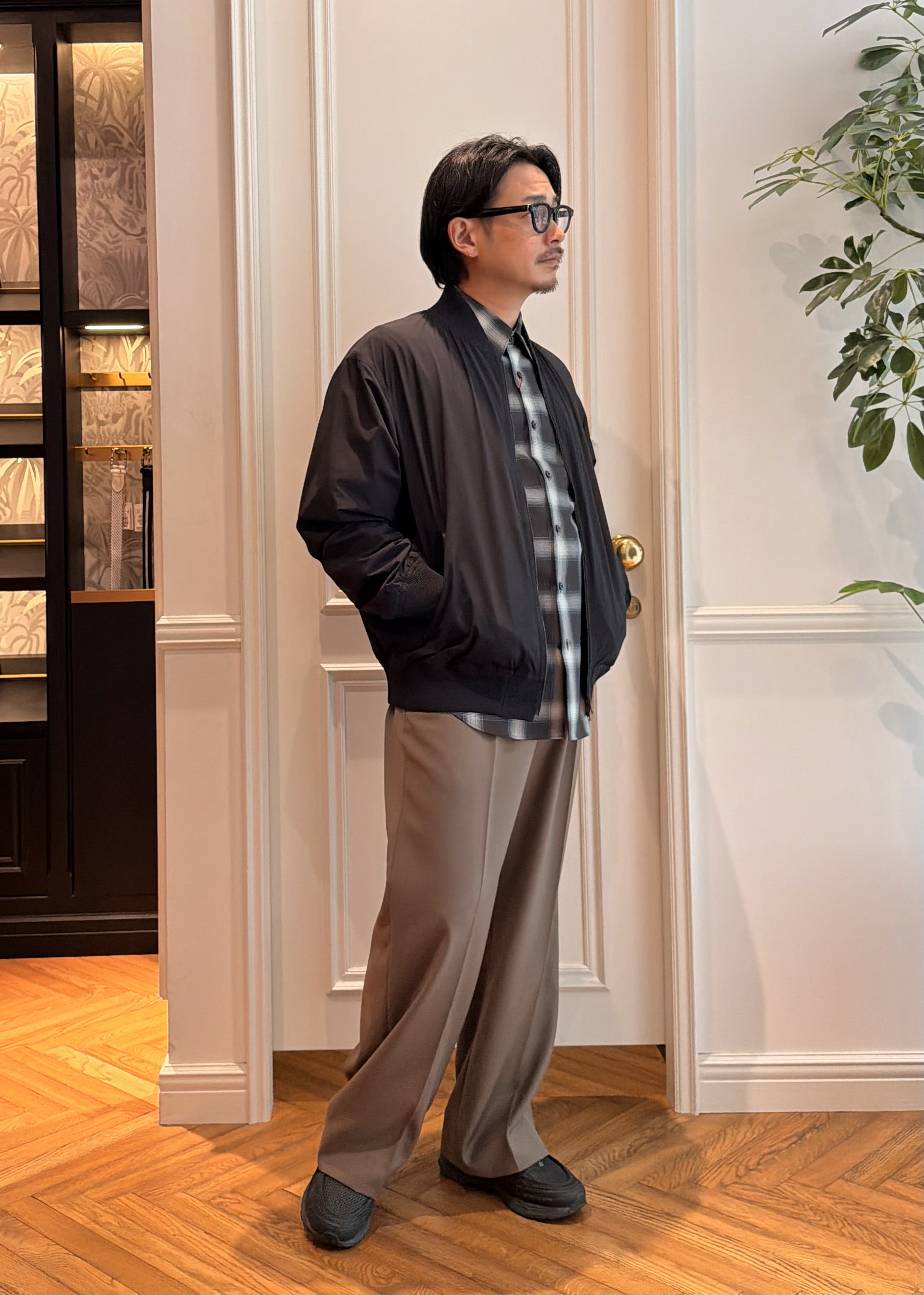 鶴田大士さんの「DRESSTERIOR｜【干場義雅&times;K－3B&times;DRESSTERIOR】ブラックMA－1」を使ったコーディネート