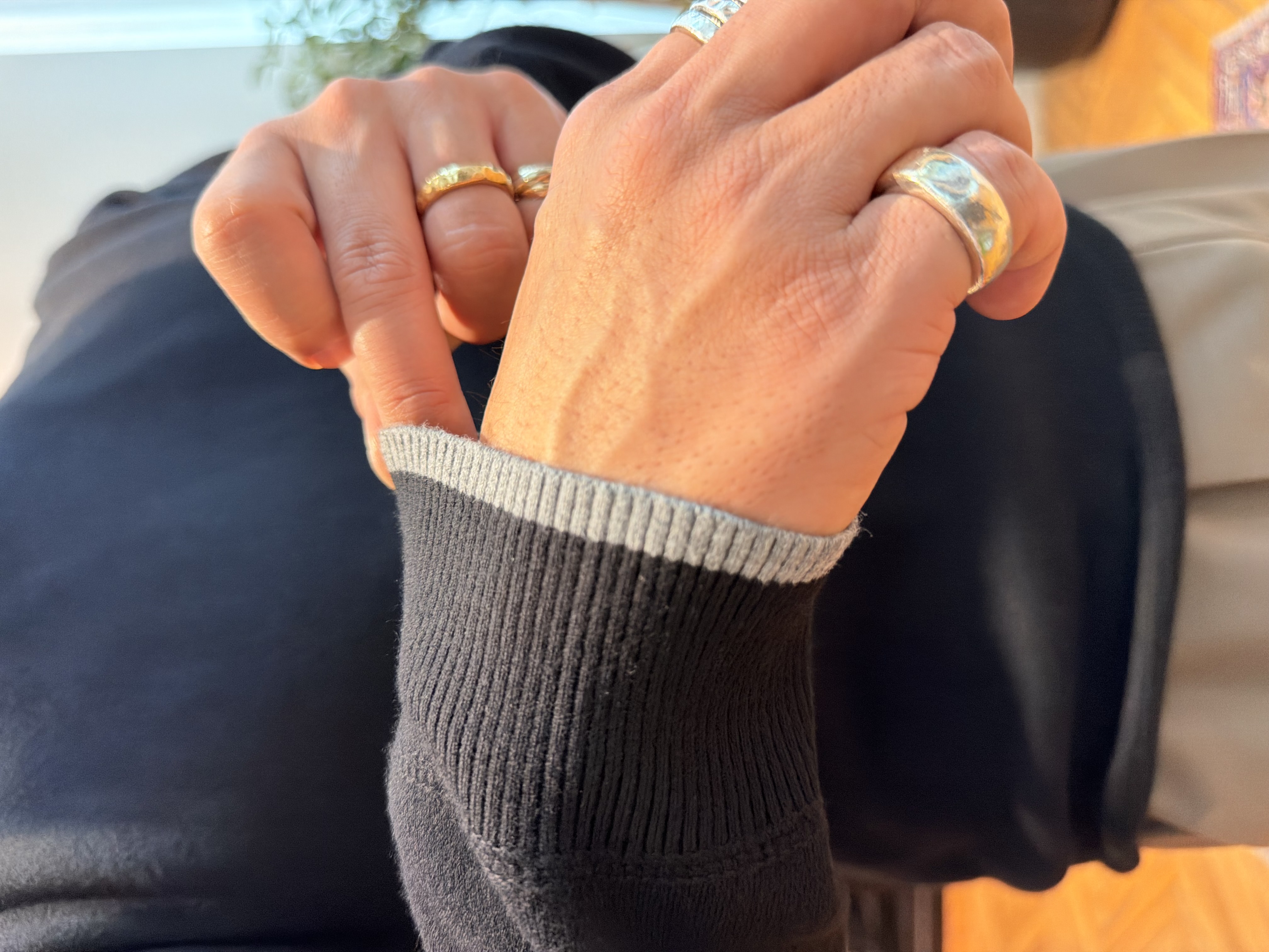 鶴田大士さんの「DRESSTERIOR｜【6色展開/洗濯機可】コットンカシミヤ スムースニット」を使ったコーディネート