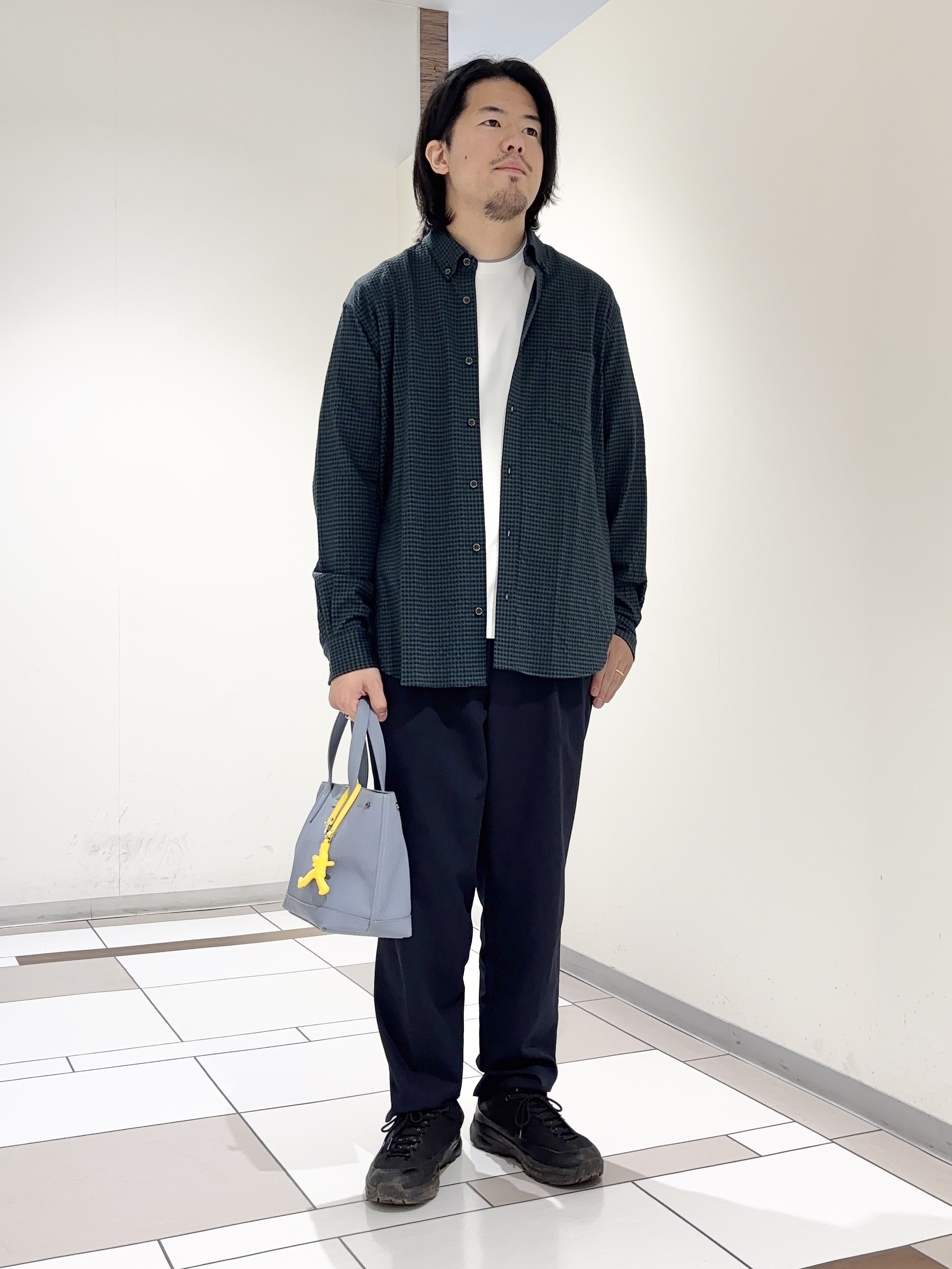 及川さんの「TAKEO KIKUCHI｜【抗菌防臭/シーズンレス】シアサッカーギンガムチェック ストレッチシャツ」を使ったコーディネート