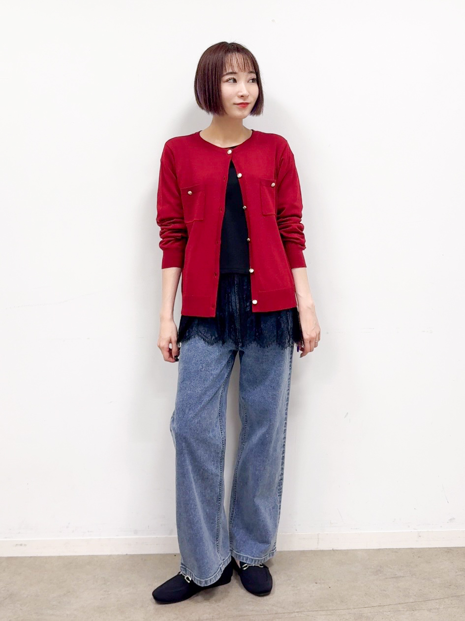 𝐜𝐡𝐢𝐤𝐚さんの「SHOO･LA･RUE｜【洗濯機可/S-LL】金ボタンが上品に。さらさらタッチカーディガン」を使ったコーディネート