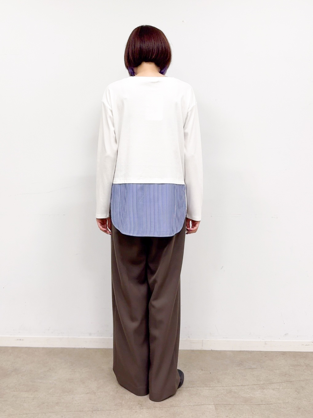 𝐜𝐡𝐢𝐤𝐚さんの「SHOO･LA･RUE｜【洗濯後しわになりにくい/S-LL】キーネック金ボタンポケットシャツ」を使ったコーディネート