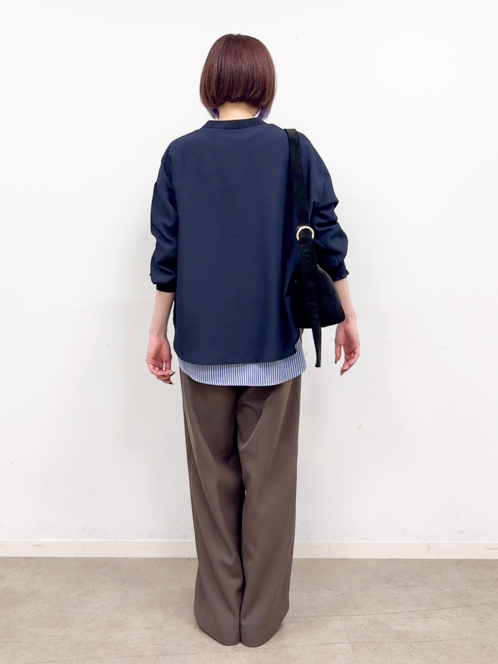𝐜𝐡𝐢𝐤𝐚さんの「SHOO･LA･RUE｜【洗濯後しわになりにくい/S-LL】キーネック金ボタンポケットシャツ」を使ったコーディネート