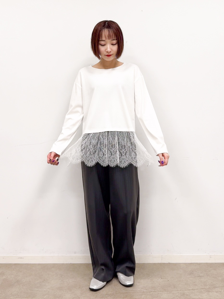 𝐜𝐡𝐢𝐤𝐚さんの「SHOO･LA･RUE｜【洗濯機可/S-LL】着こなし広がる レイヤードアソートTシャツ」を使ったコーディネート