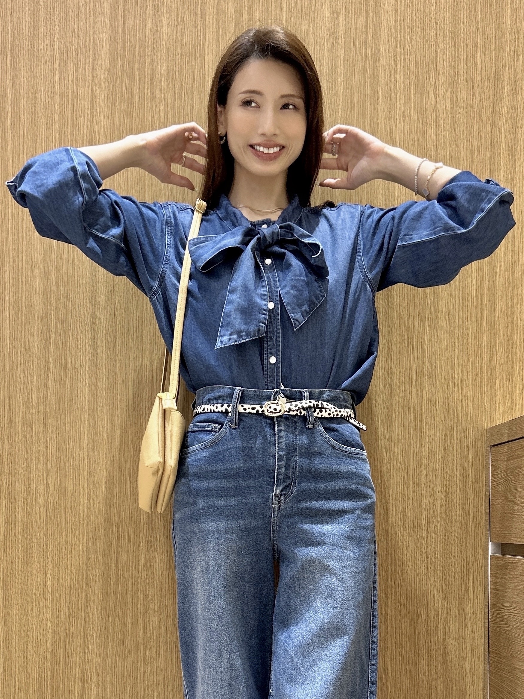 maiさんの「OPAQUE.CLIP｜デニムボウタイブラウス【洗濯機OK】」を使ったコーディネート