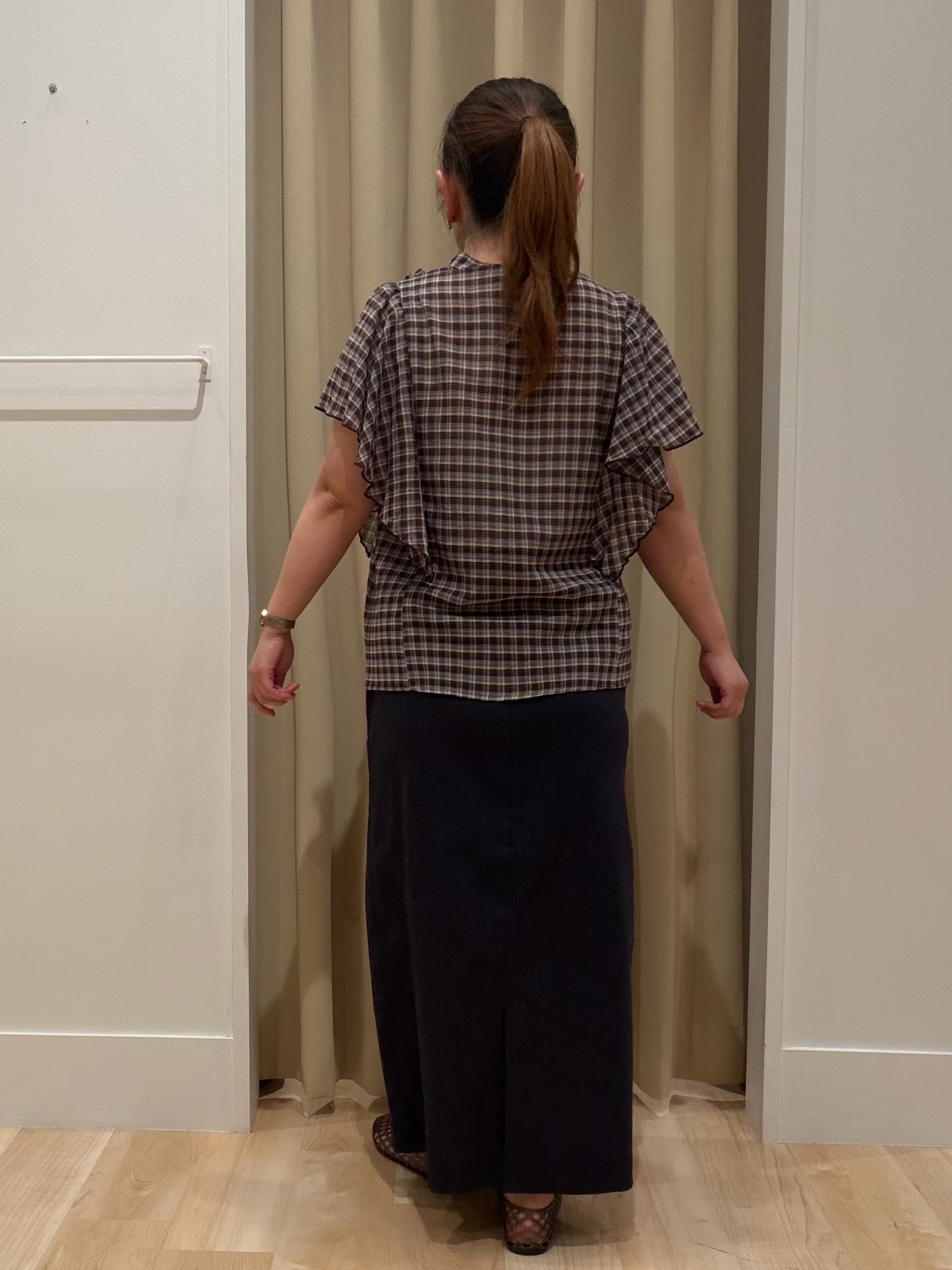 たまさんの「grove｜1枚で着映えが叶う チェックラッフルフリルブラウス」を使ったコーディネート