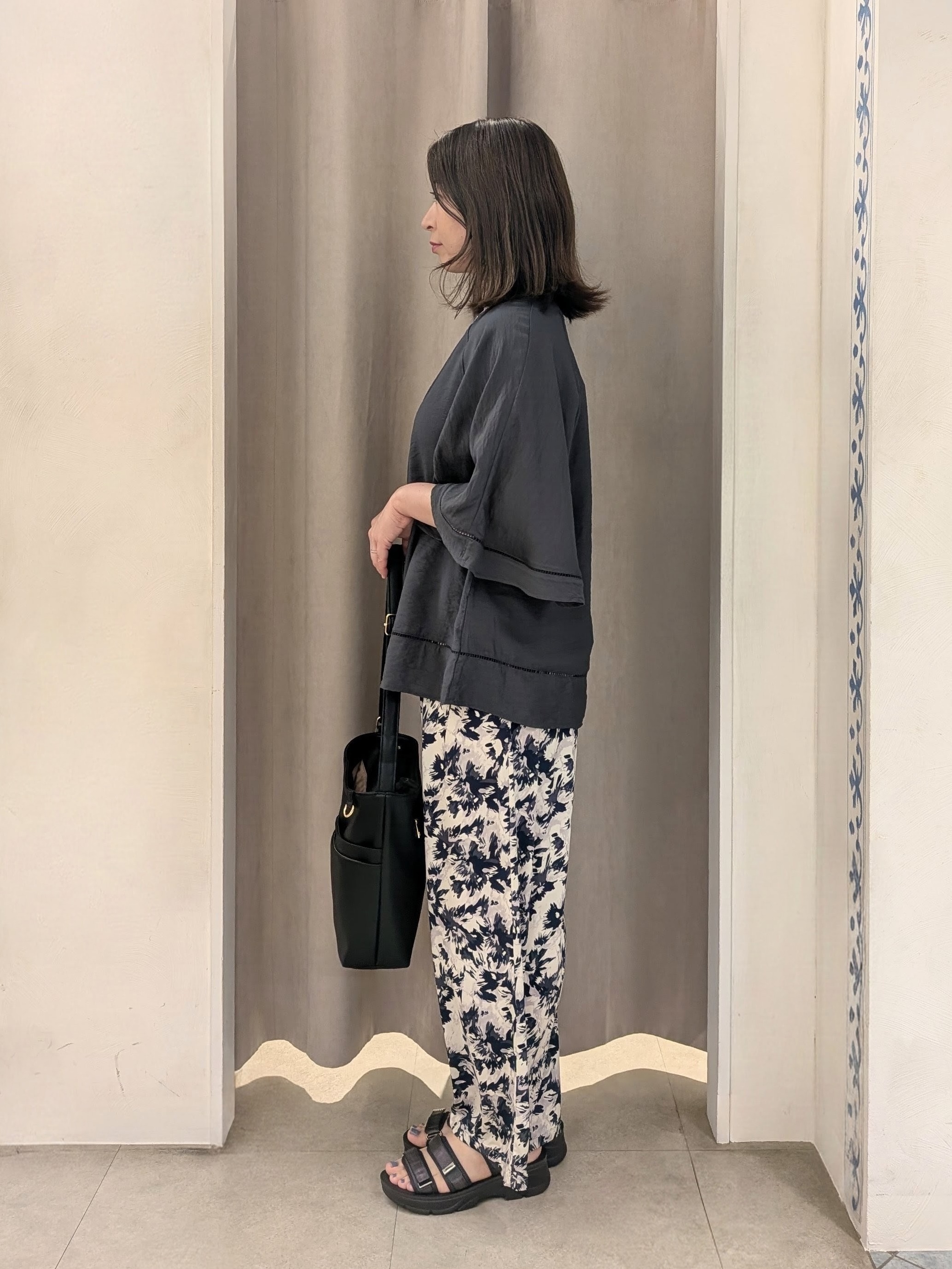 junさんの「SHOO･LA･RUE｜【ひんやり/S-LL/体型カバー】はしごレースが涼し気な スラブポンチョ風ブラウス」を使ったコーディネート