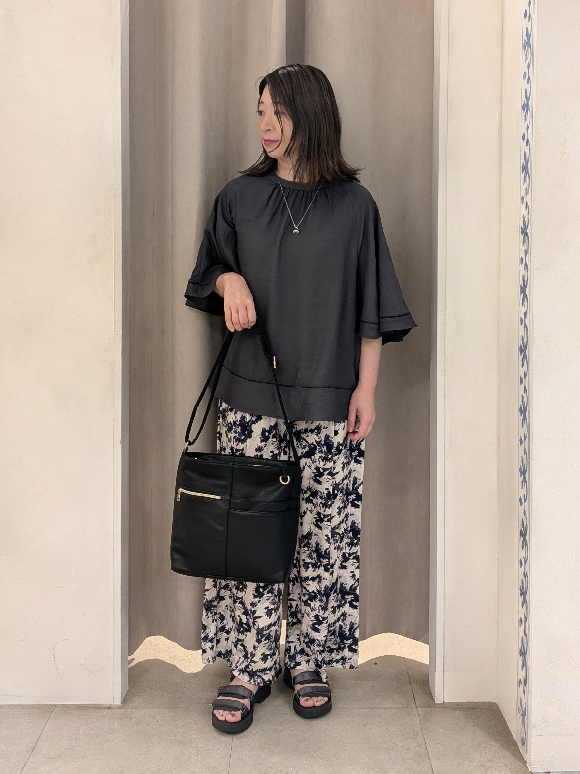 junさんの「SHOO･LA･RUE｜【ひんやり/S-LL/体型カバー】はしごレースが涼し気な スラブポンチョ風ブラウス」を使ったコーディネート