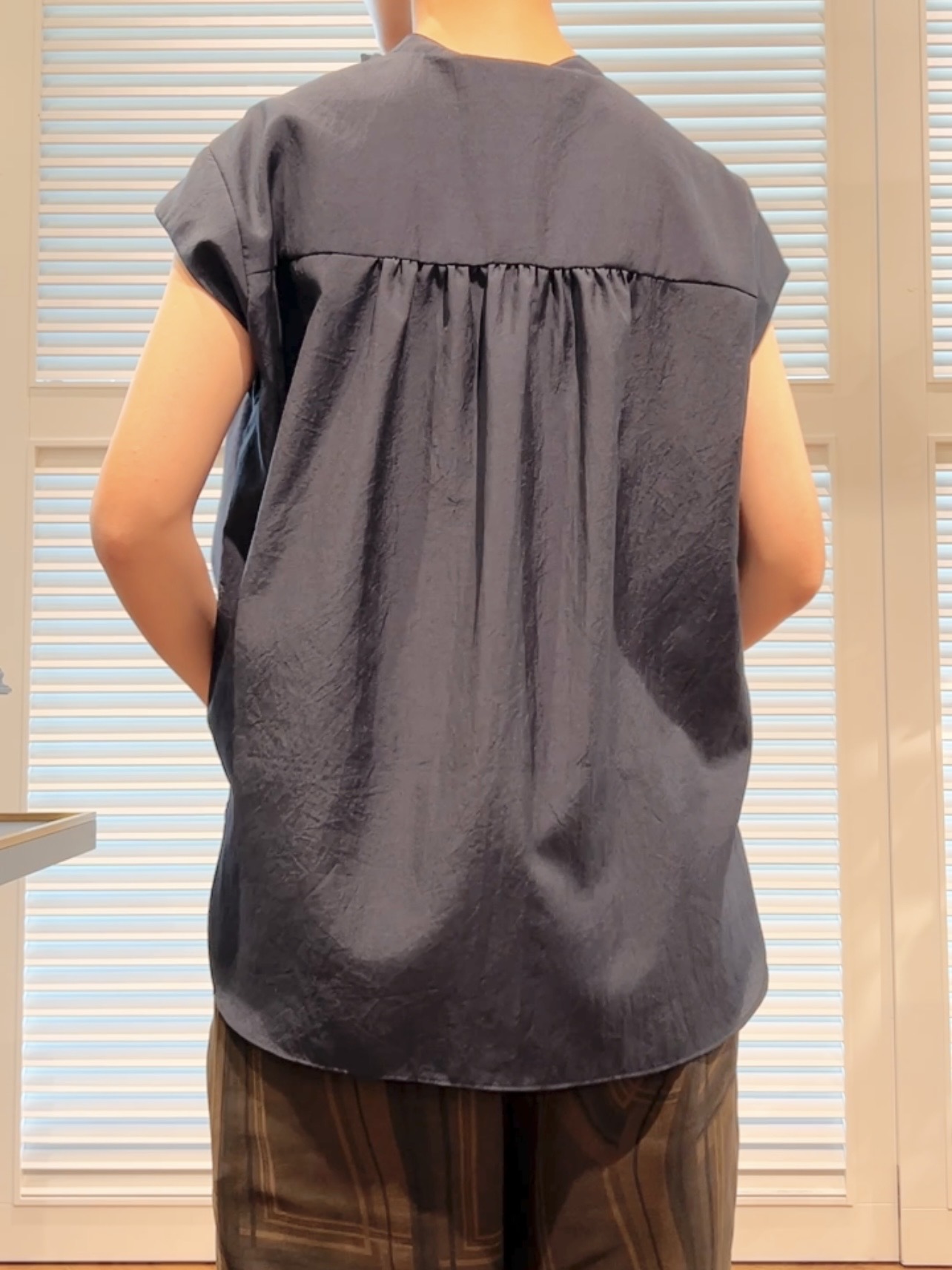 OCHIAIさんの「DRESSTERIOR｜フレンチスリーブ　フリルブラウス」を使ったコーディネート