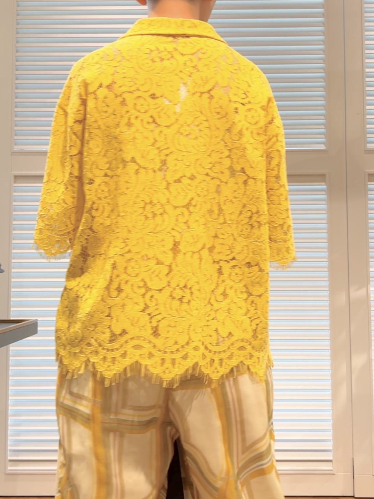 OCHIAIさんの「DRESSTERIOR｜【ウォッシャブル/羽織りにも便利】シアーコードレースブラウス」を使ったコーディネート