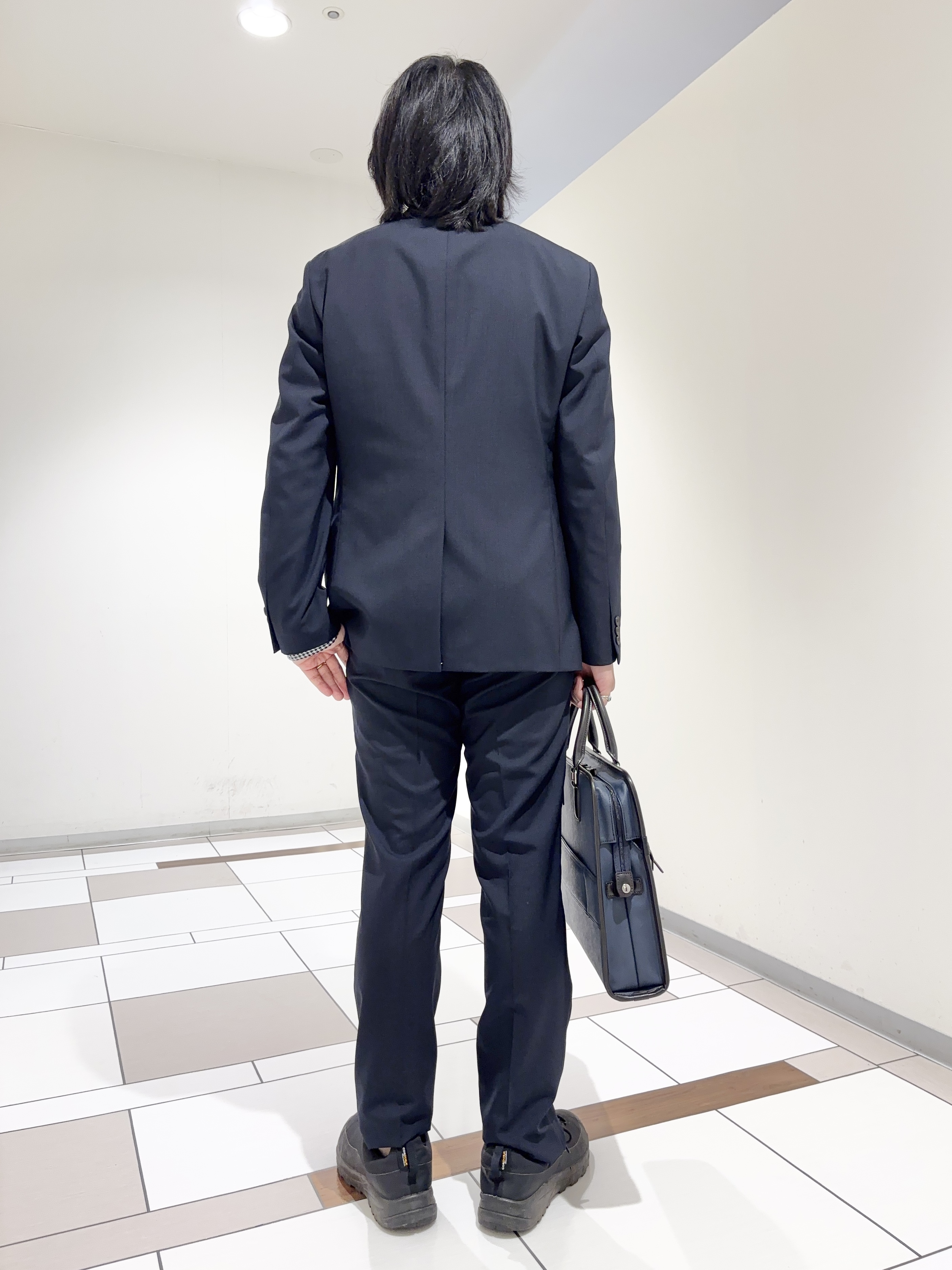 及川さんの「TAKEO KIKUCHI｜【Begin掲載】コーデュラ（R）夏素材ウールトロ　ストレッチスーツ」を使ったコーディネート