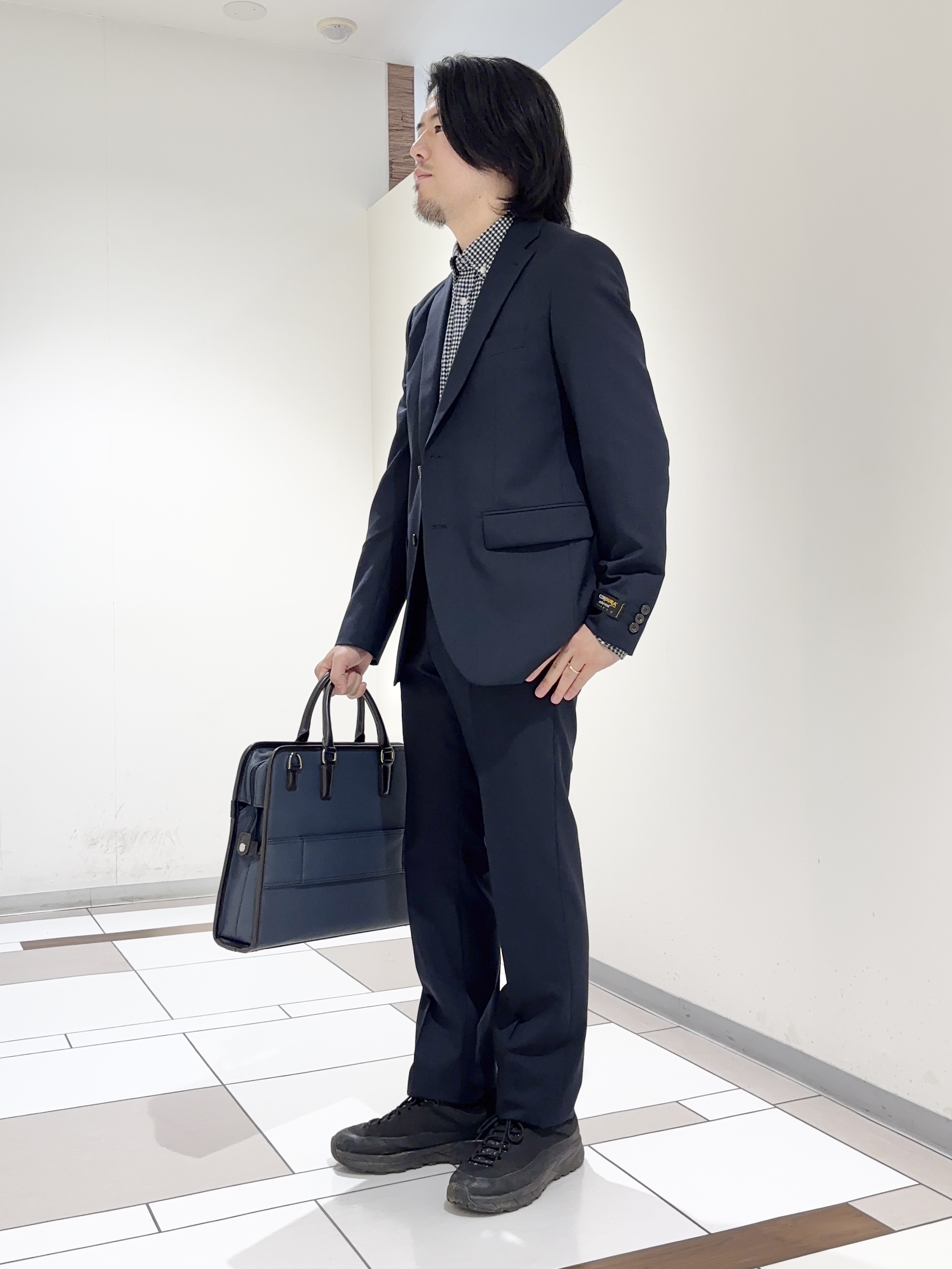 及川さんの「TAKEO KIKUCHI｜【Begin掲載】コーデュラ（R）夏素材ウールトロ　ストレッチスーツ」を使ったコーディネート