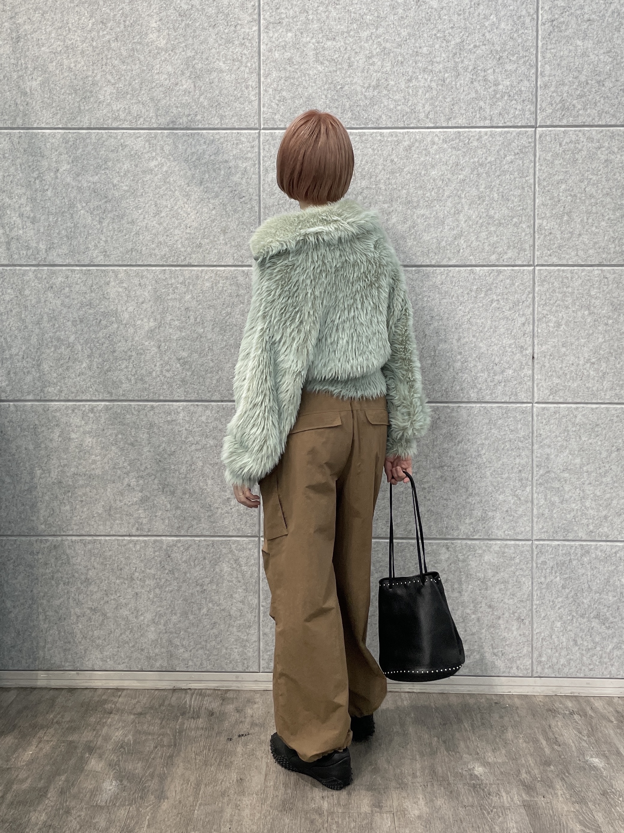 mikuさんの「INDIVI｜【MILLELA FIRENZE】スタッズ付き巾着レザーバッグ」を使ったコーディネート