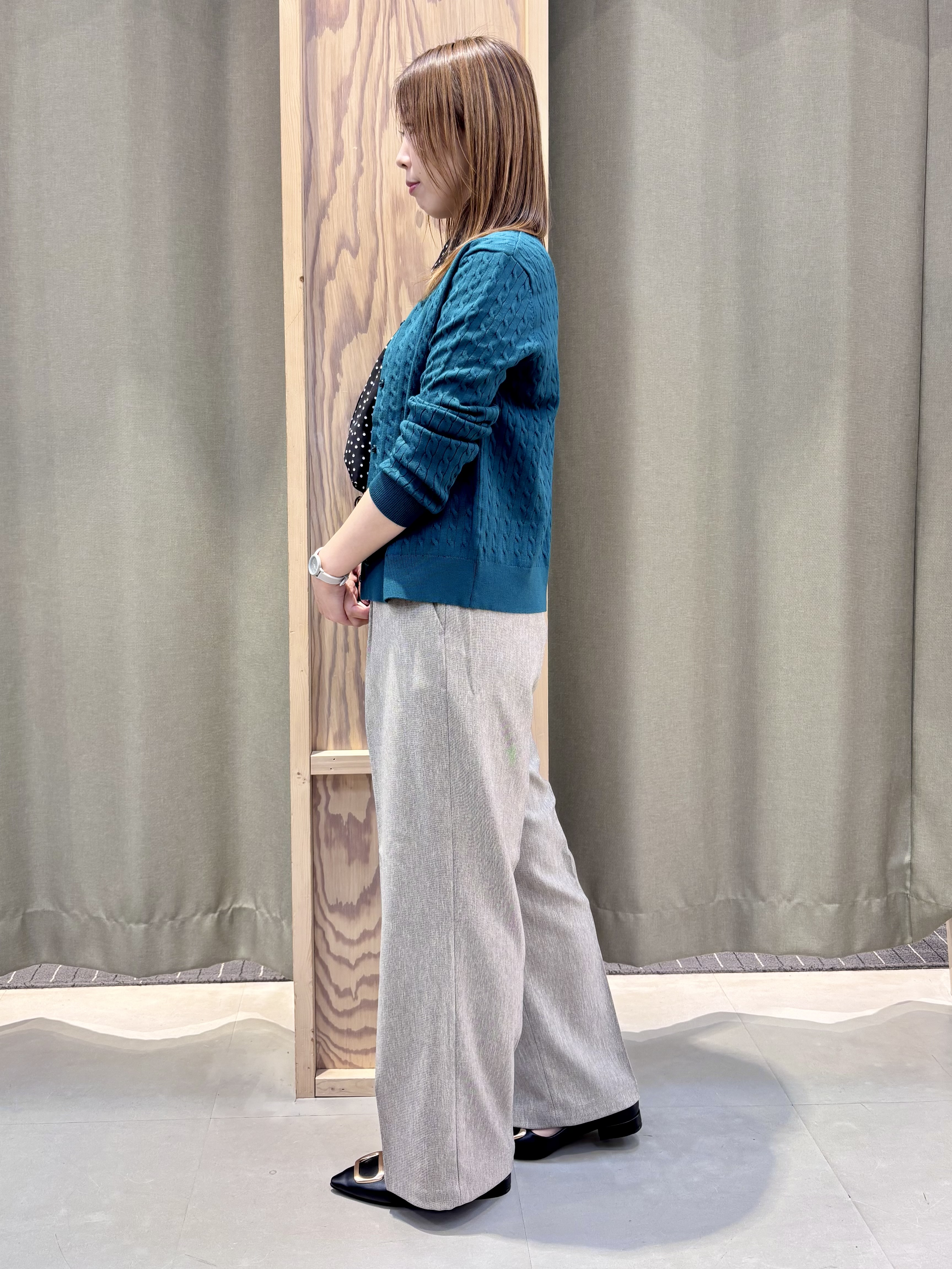 HaNeさんの「THE SHOP TK｜POLO BCS/ケーブルクルーカーディガン」を使ったコーディネート