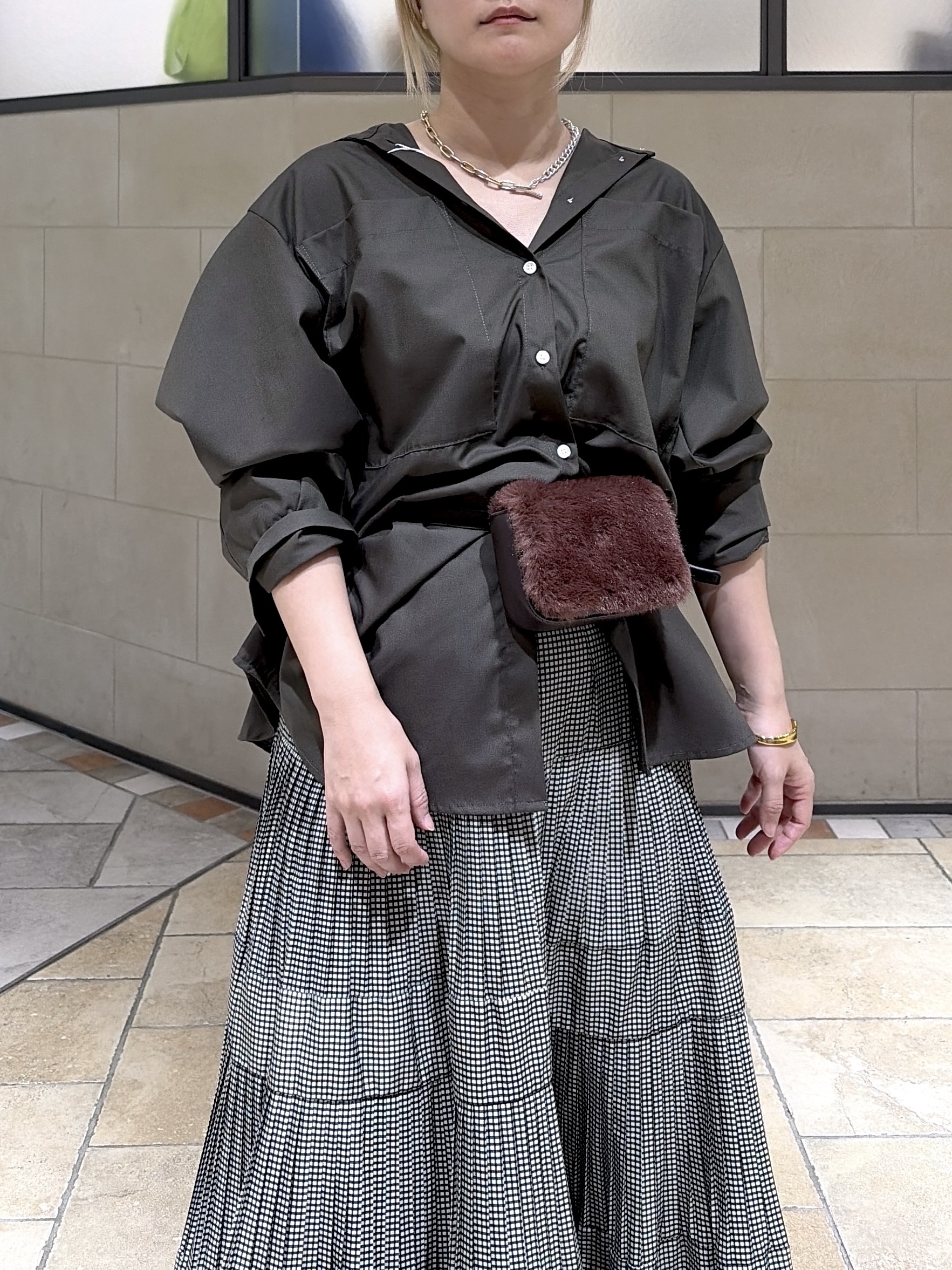 よねさんの「INDIVI｜タイムレスフォルムシャツ」を使ったコーディネート