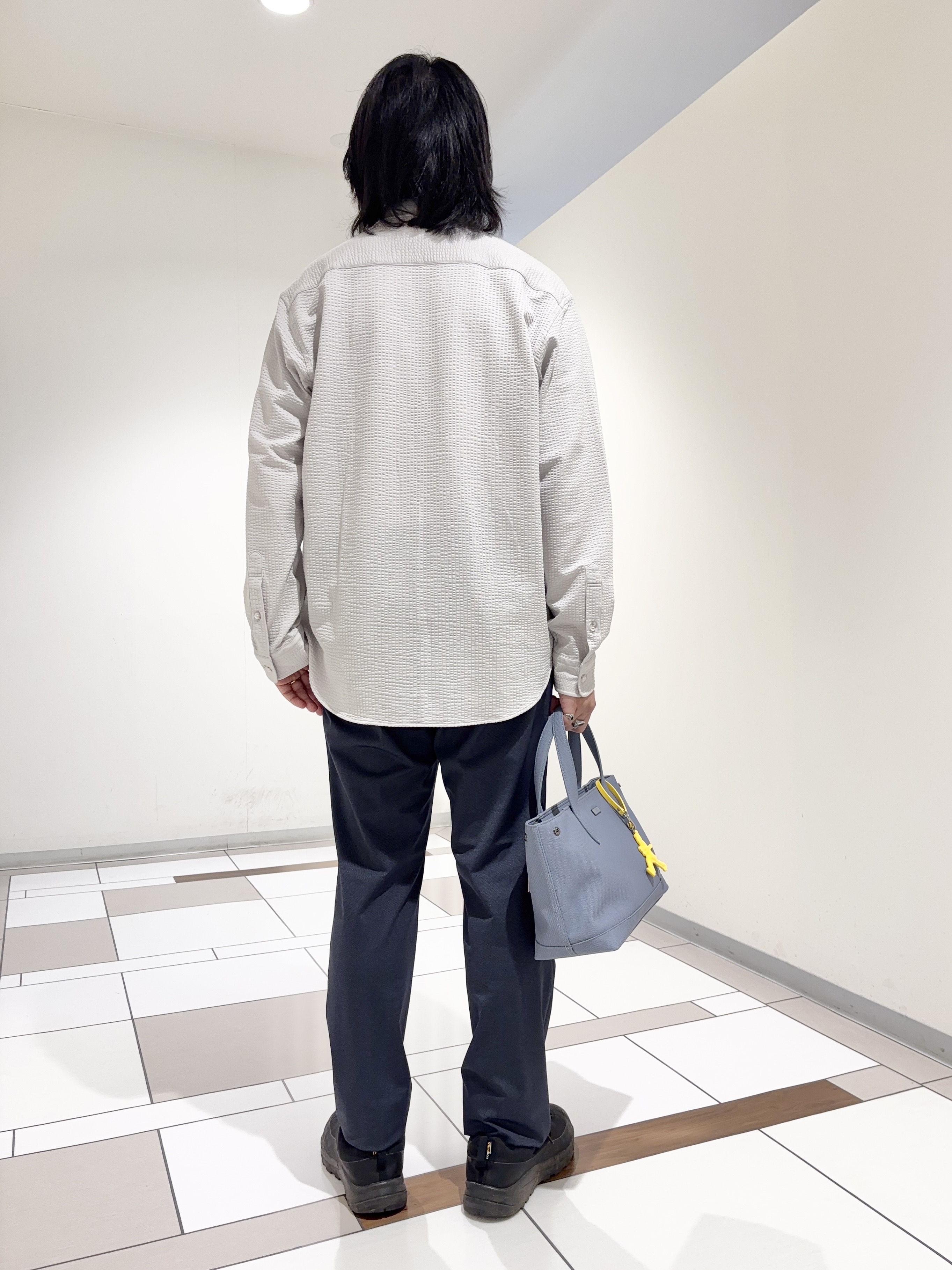 及川さんの「TAKEO KIKUCHI｜【抗菌防臭/シーズンレス】シアサッカー ジャージシャツ」を使ったコーディネート
