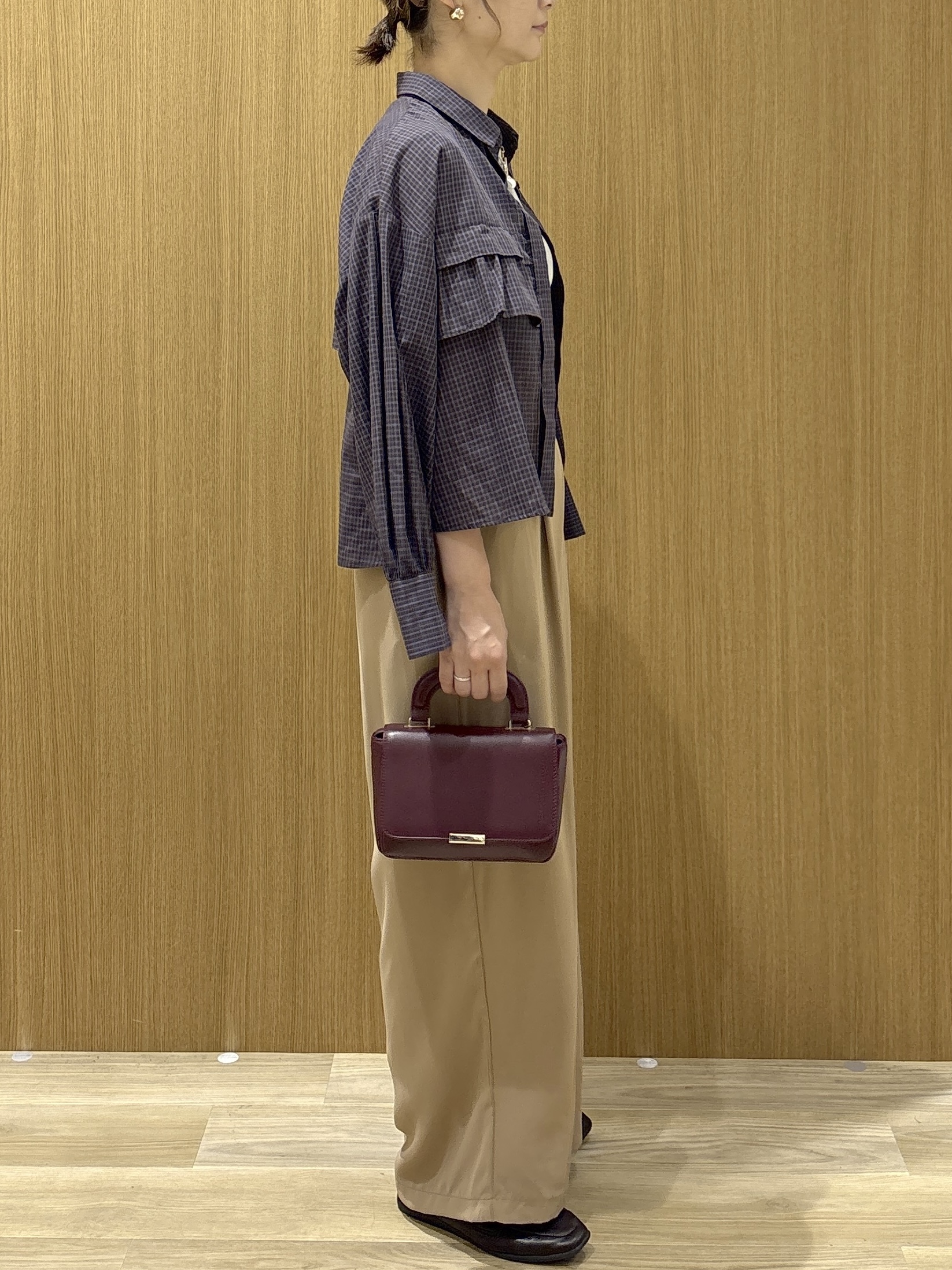 たけねぇさんの「OPAQUE.CLIP｜シアーチェック フロントフリルショートシャツ【洗濯機OK】」を使ったコーディネート