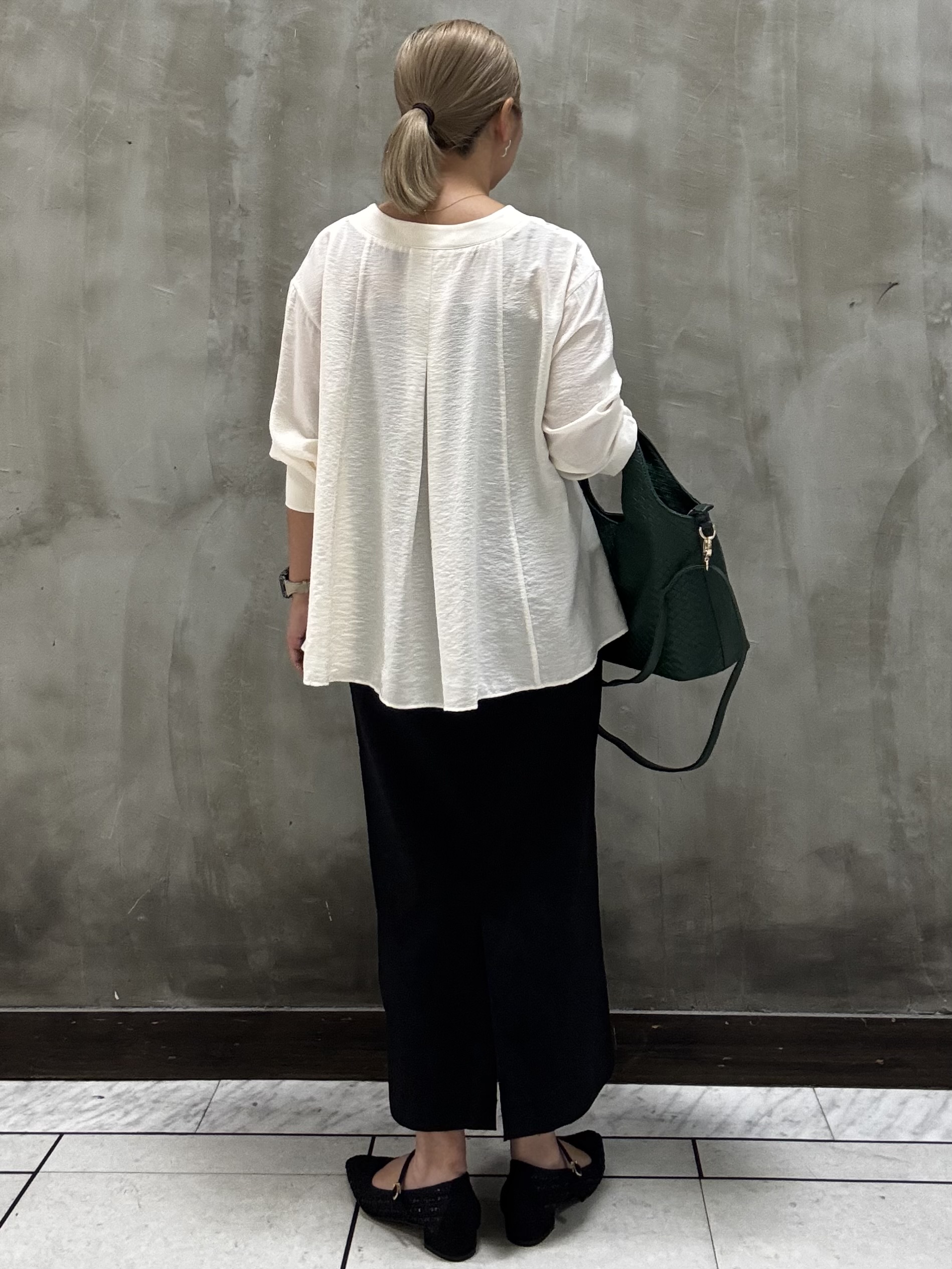 minaさんの「grove｜シアーシャツカーディガン」を使ったコーディネート