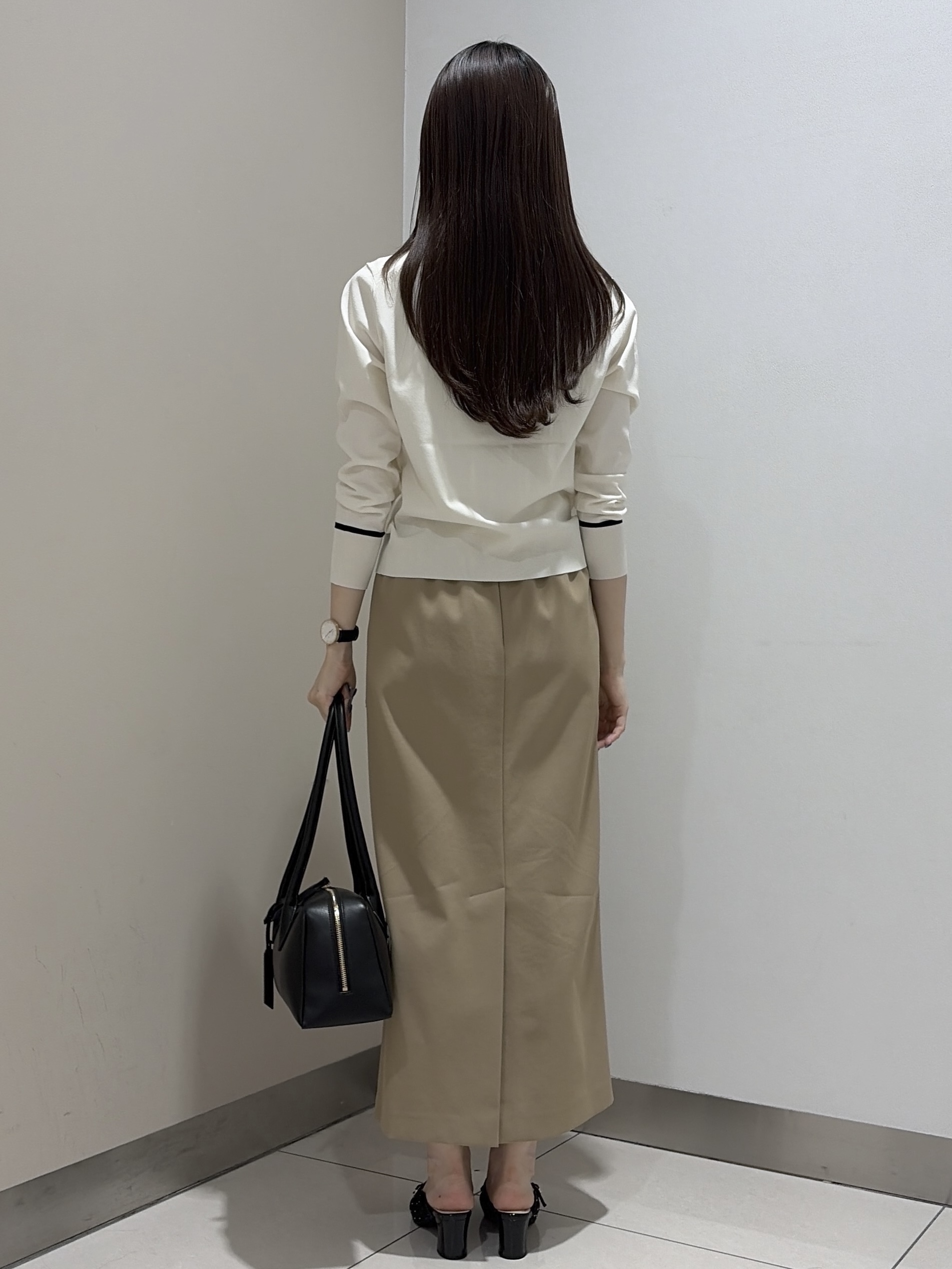 岡田美詩さんの「UNTITLED｜【アンサンブル可能/秋羽織り】コンパクトニットカーディガン」を使ったコーディネート