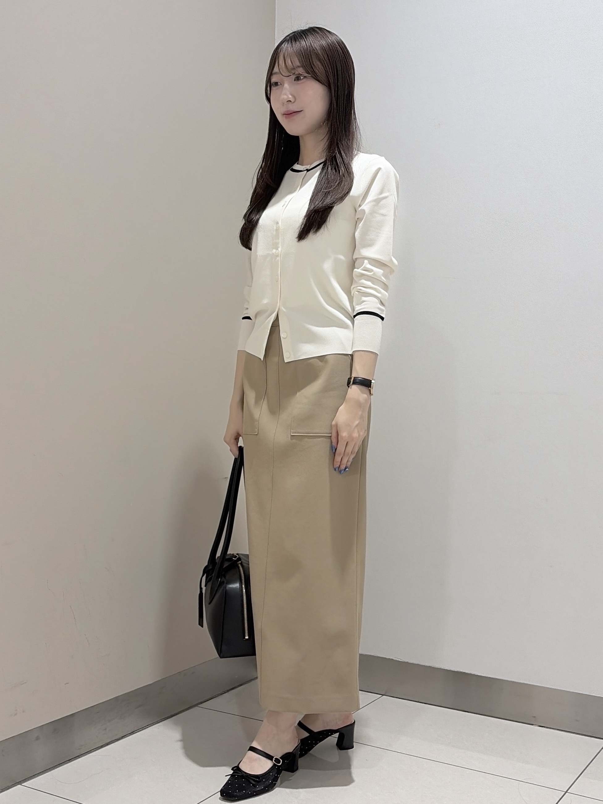 岡田美詩さんの「UNTITLED｜【アンサンブル可能/秋羽織り】コンパクトニットカーディガン」を使ったコーディネート