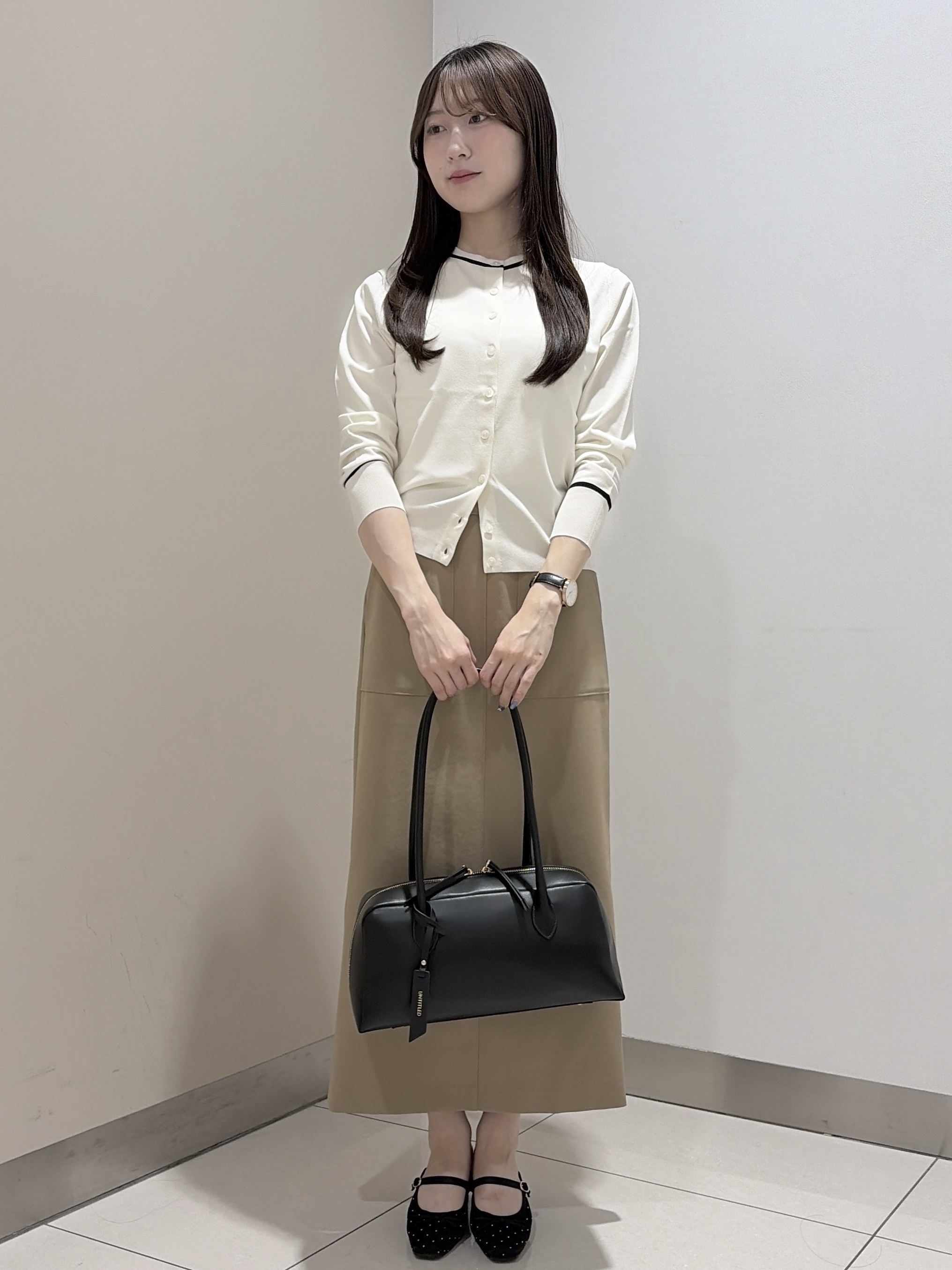 岡田美詩さんの「UNTITLED｜【アンサンブル可能/秋羽織り】コンパクトニットカーディガン」を使ったコーディネート