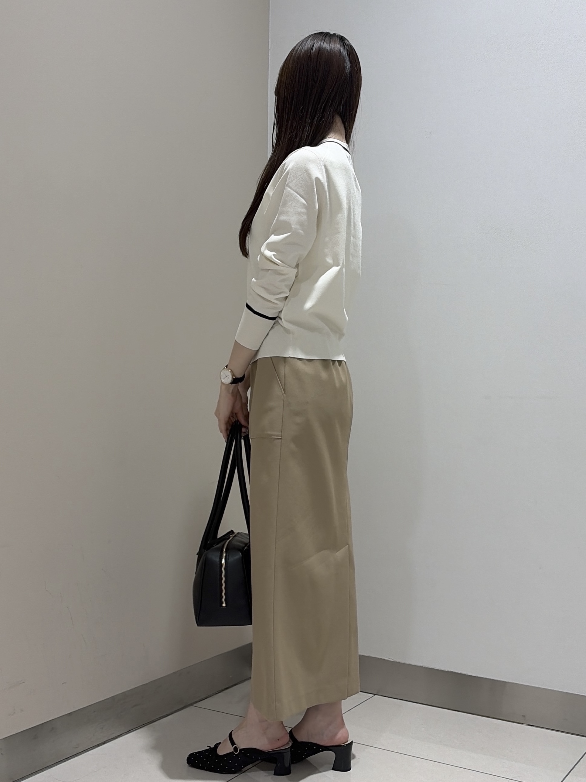 岡田美詩さんの「UNTITLED｜【アンサンブル可能/秋羽織り】コンパクトニットカーディガン」を使ったコーディネート