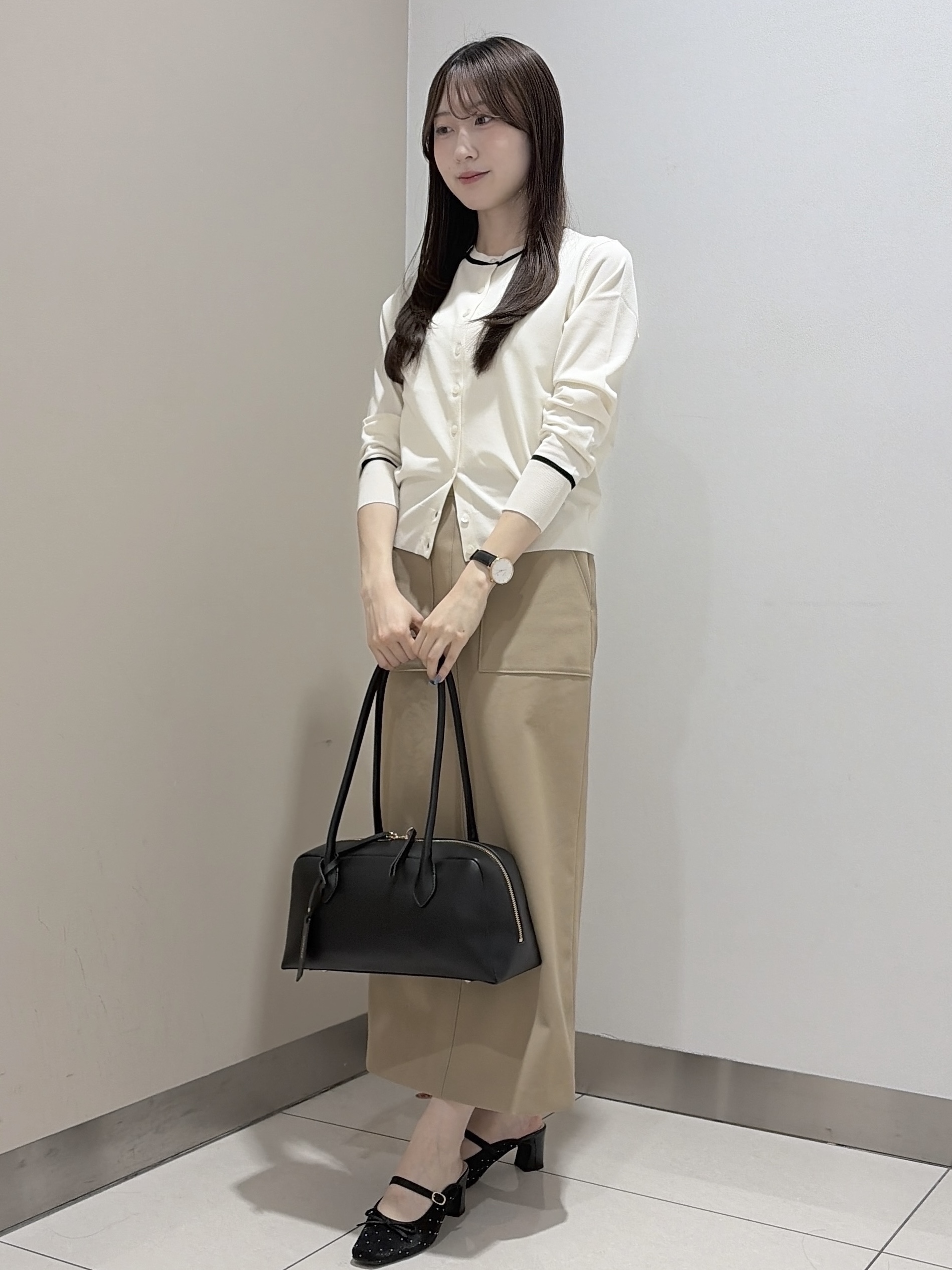 岡田美詩さんの「UNTITLED｜【アンサンブル可能/秋羽織り】コンパクトニットカーディガン」を使ったコーディネート