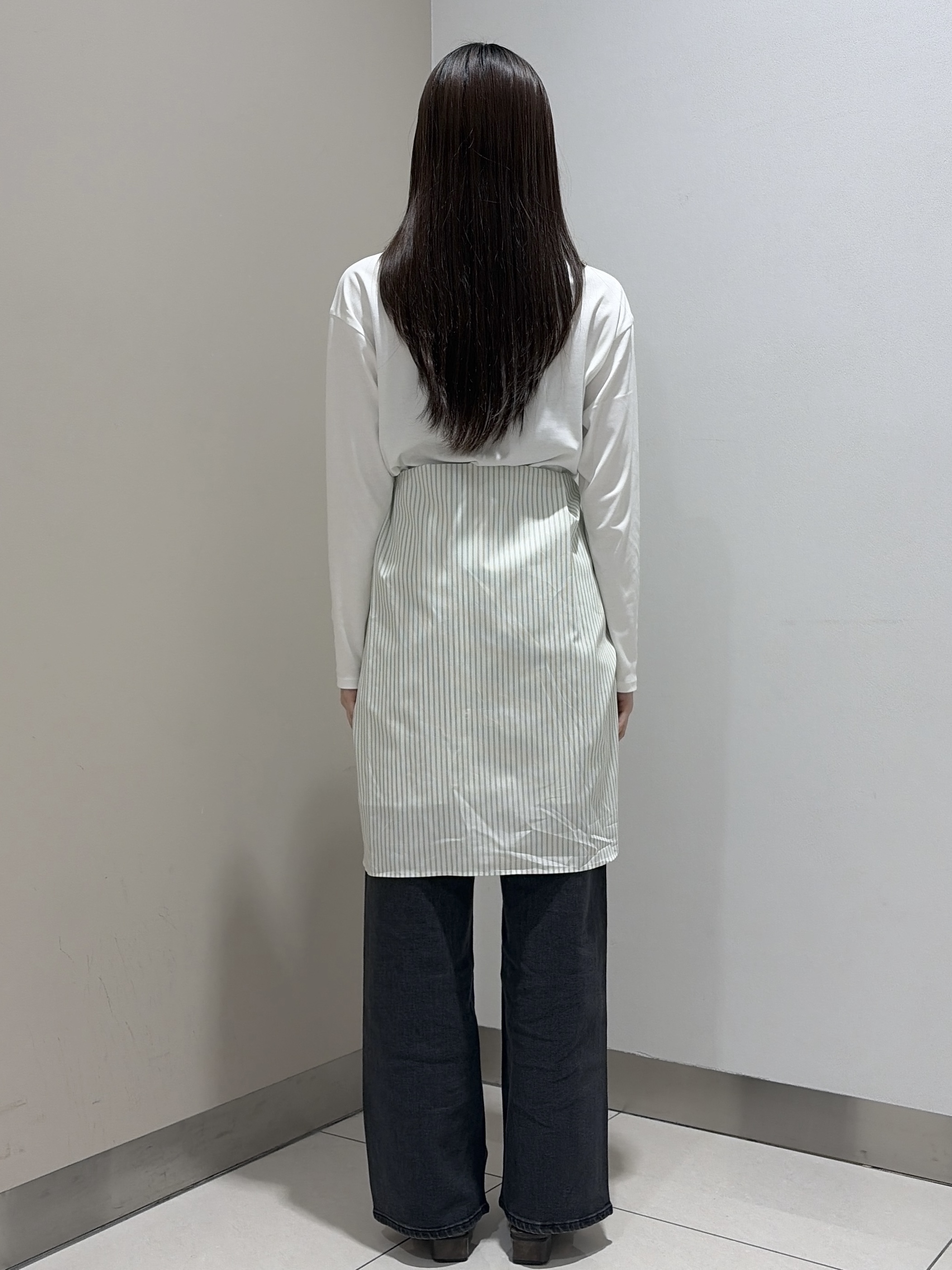 岡田美詩さんの「UNTITLED｜フォトグラフィックロンT」を使ったコーディネート