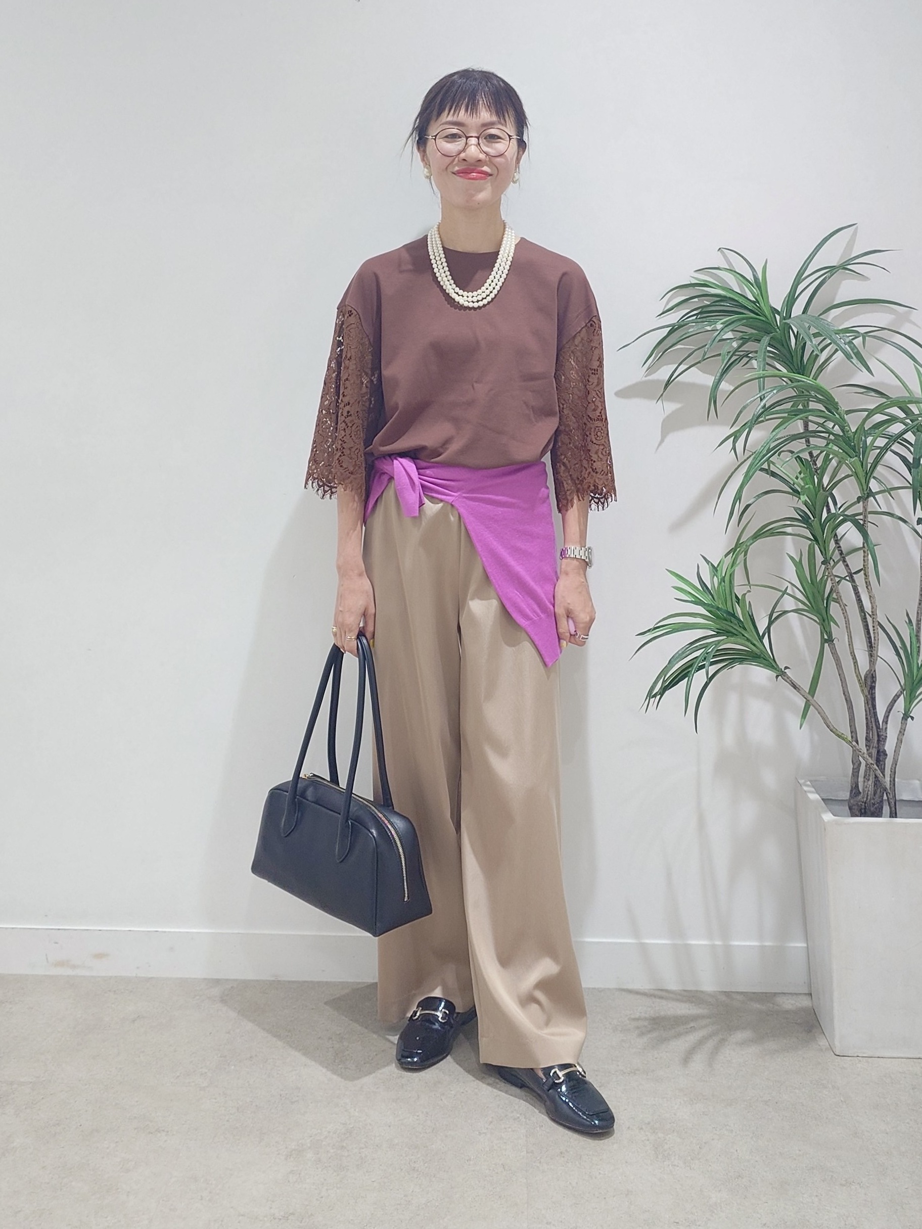 MUTSUKOさんの「UNTITLED｜【秋映え/甘めTシャツ】袖レースプルオーバー」を使ったコーディネート