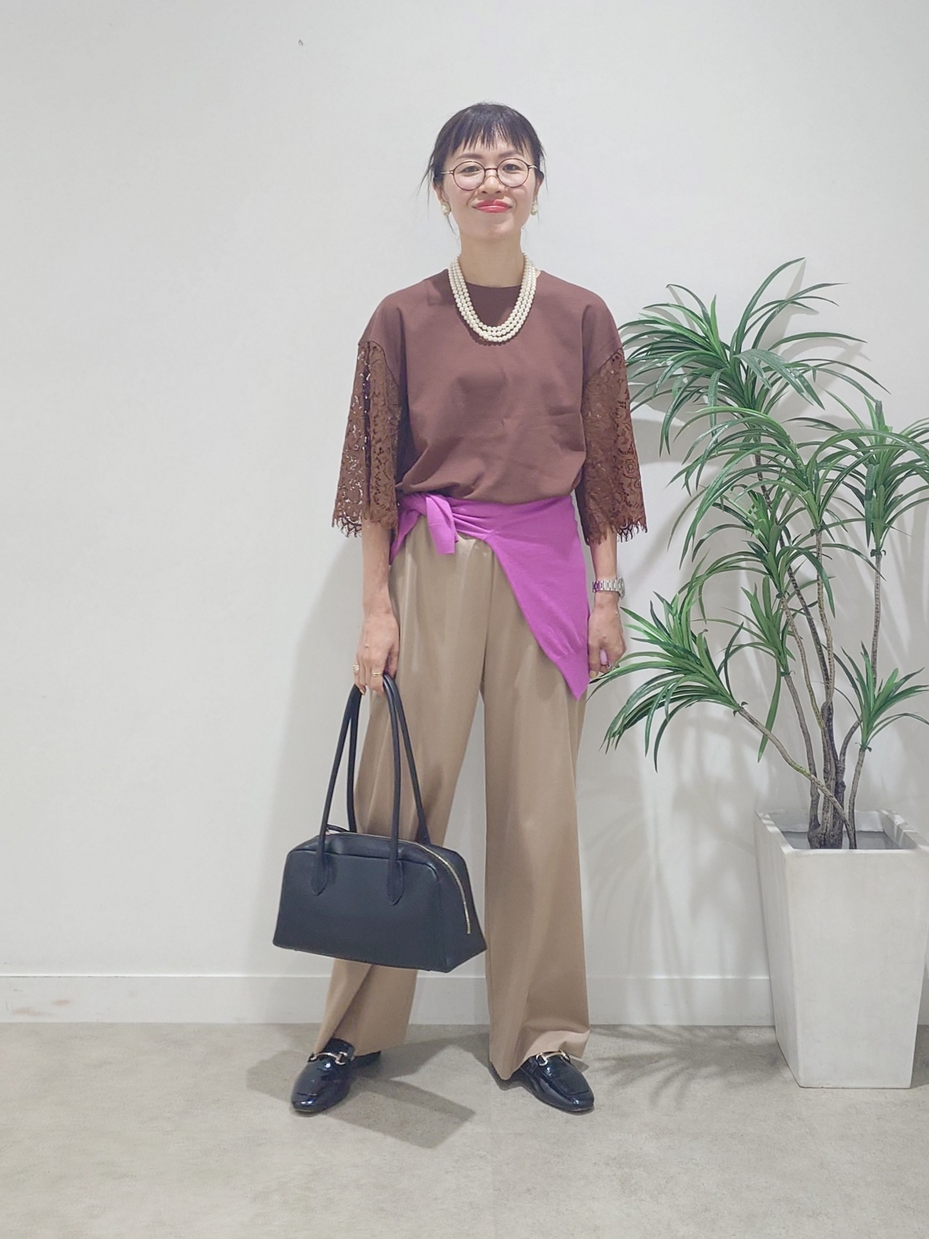 MUTSUKOさんの「UNTITLED｜【秋映え/甘めTシャツ】袖レースプルオーバー」を使ったコーディネート