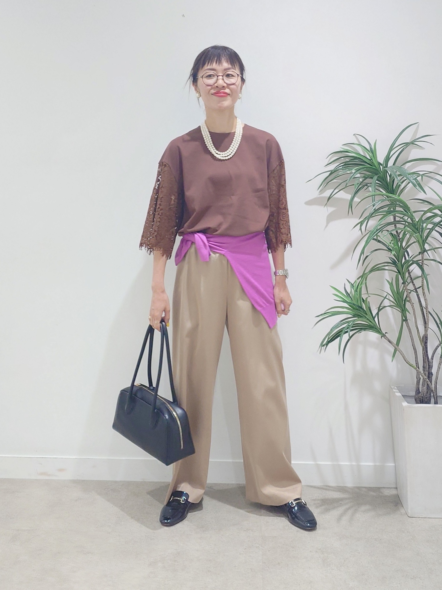 MUTSUKOさんの「UNTITLED｜【秋映え/甘めTシャツ】袖レースプルオーバー」を使ったコーディネート