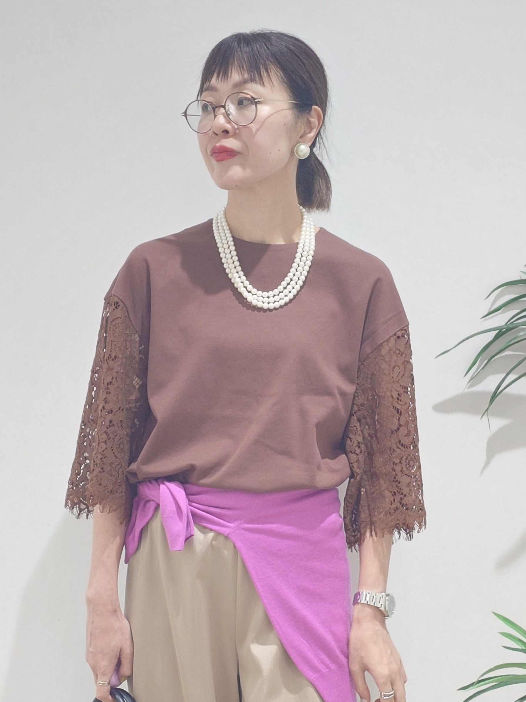 MUTSUKOさんの「UNTITLED｜【秋映え/甘めTシャツ】袖レースプルオーバー」を使ったコーディネート