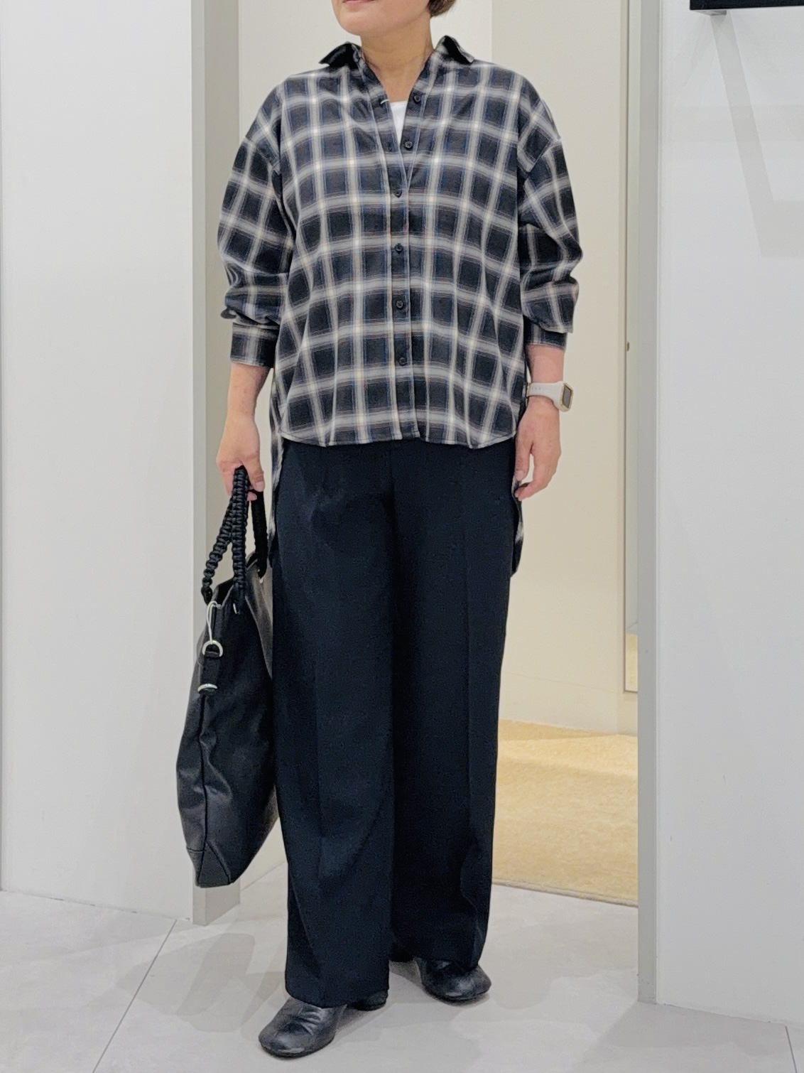 タナさんの「THE SHOP TK｜後ろ姿も着映える バックシャーリングシャツ」を使ったコーディネート