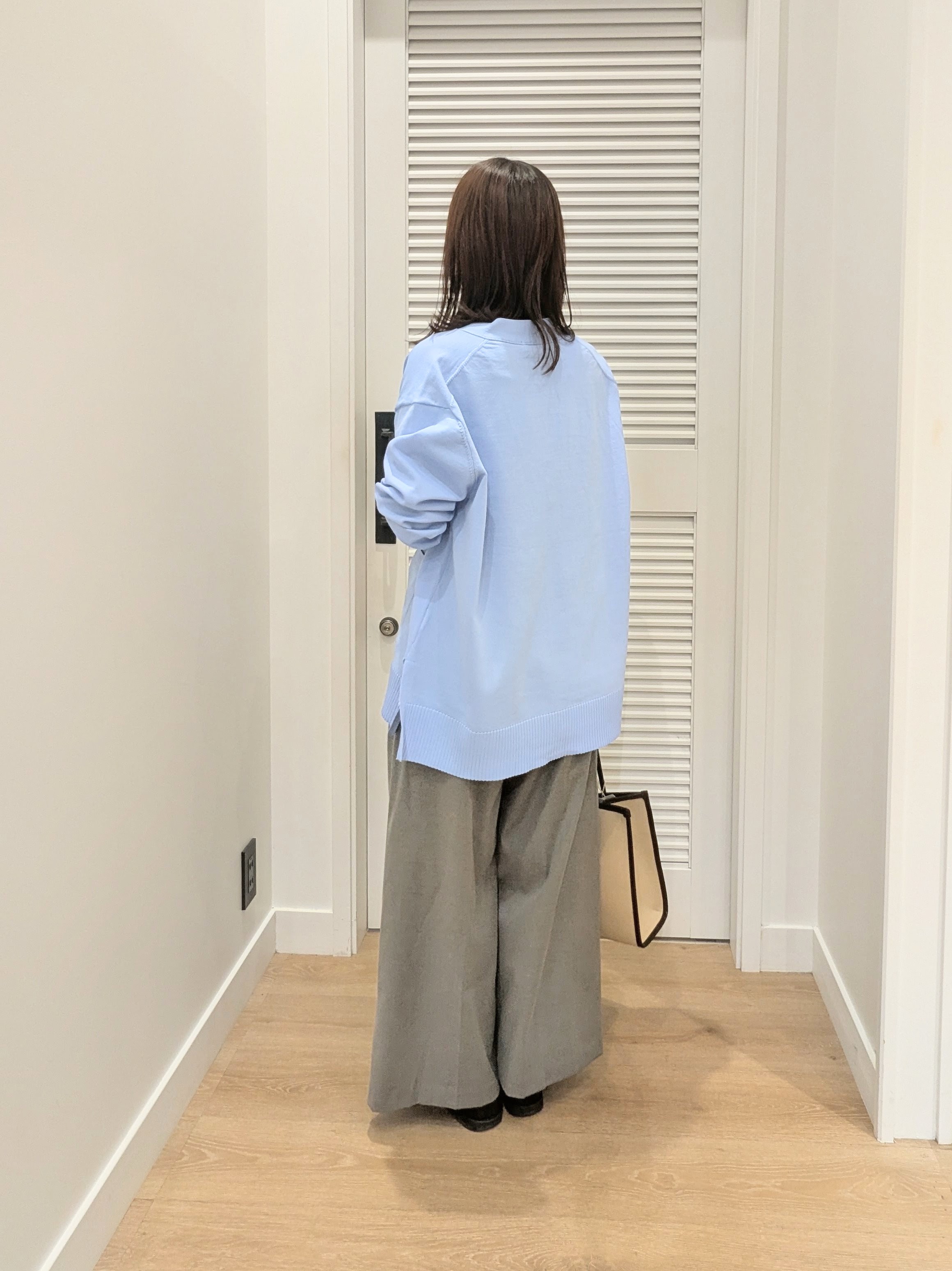enさんの「Dessin｜オーバーサイズVネックカーディガン」を使ったコーディネート