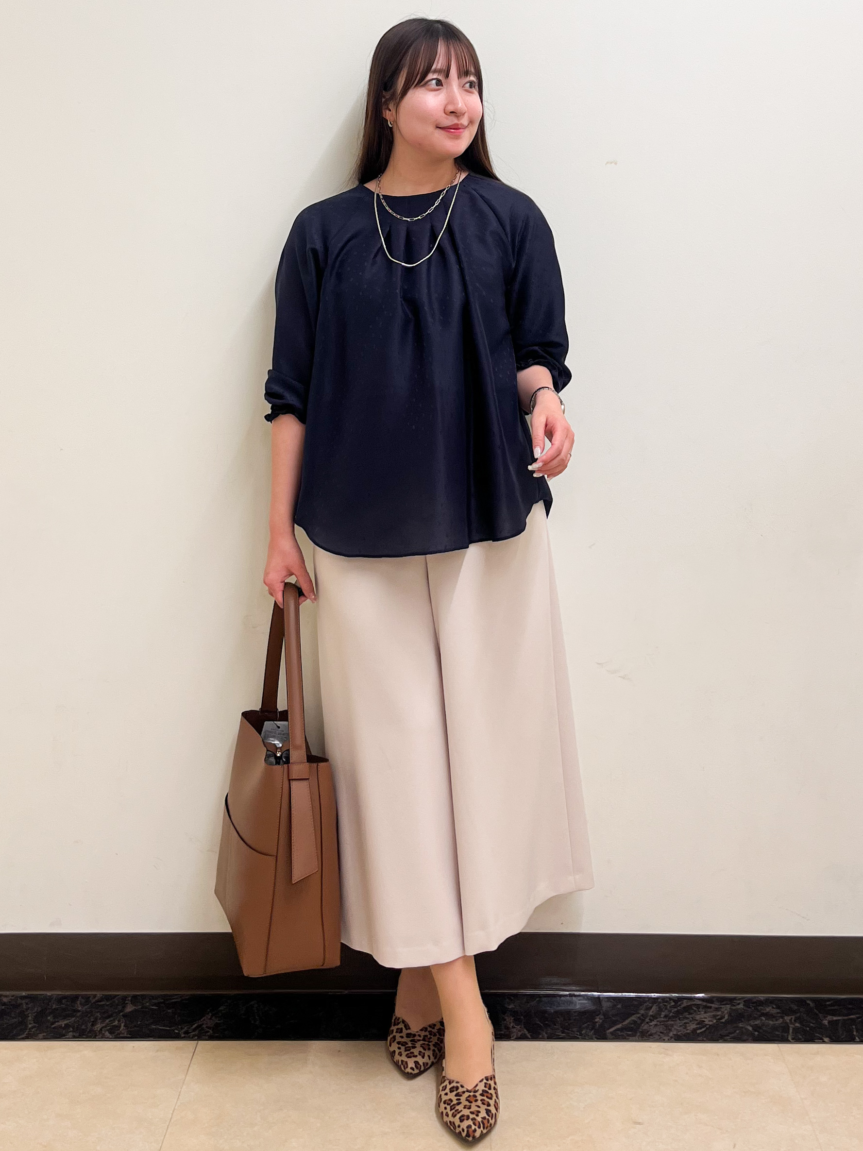 mikikoさんの「Reflect｜タックデザイン ラグランスリーブブラウス」を使ったコーディネート