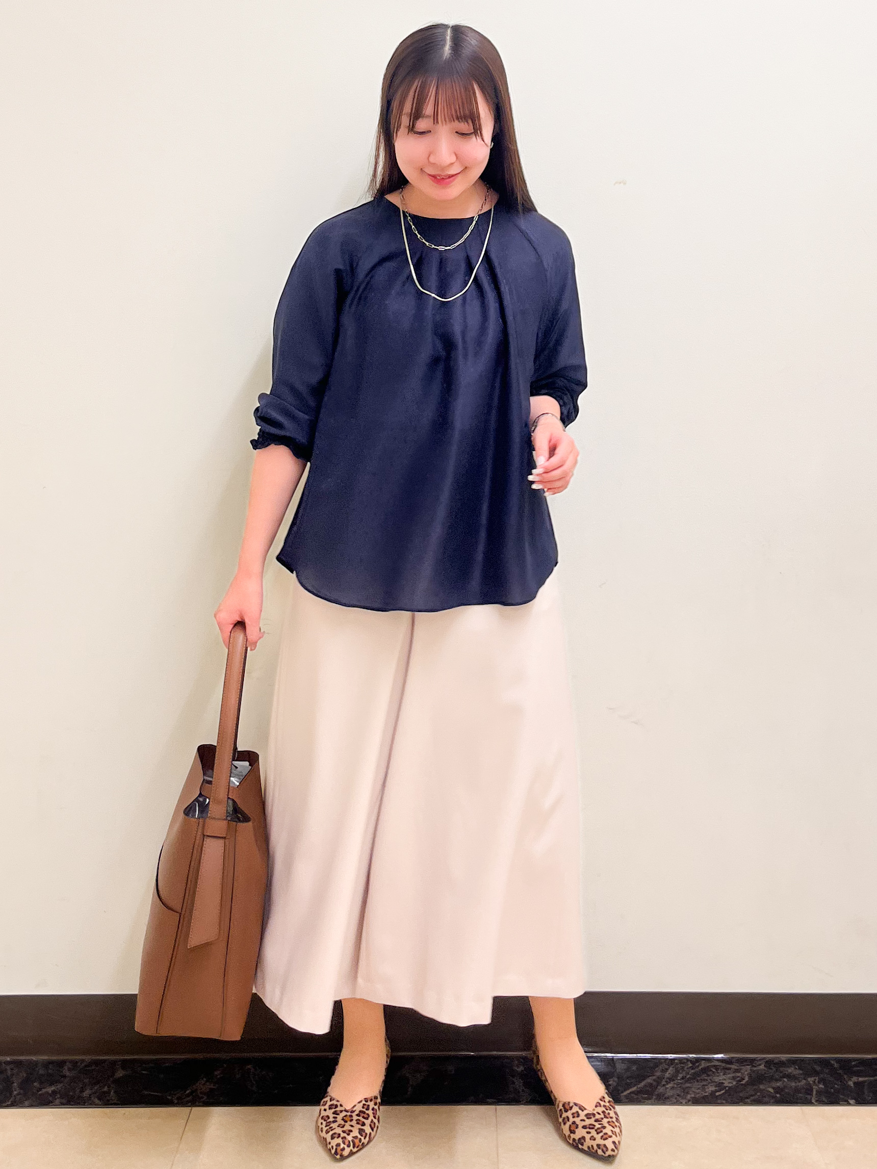 mikikoさんの「Reflect｜タックデザイン ラグランスリーブブラウス」を使ったコーディネート