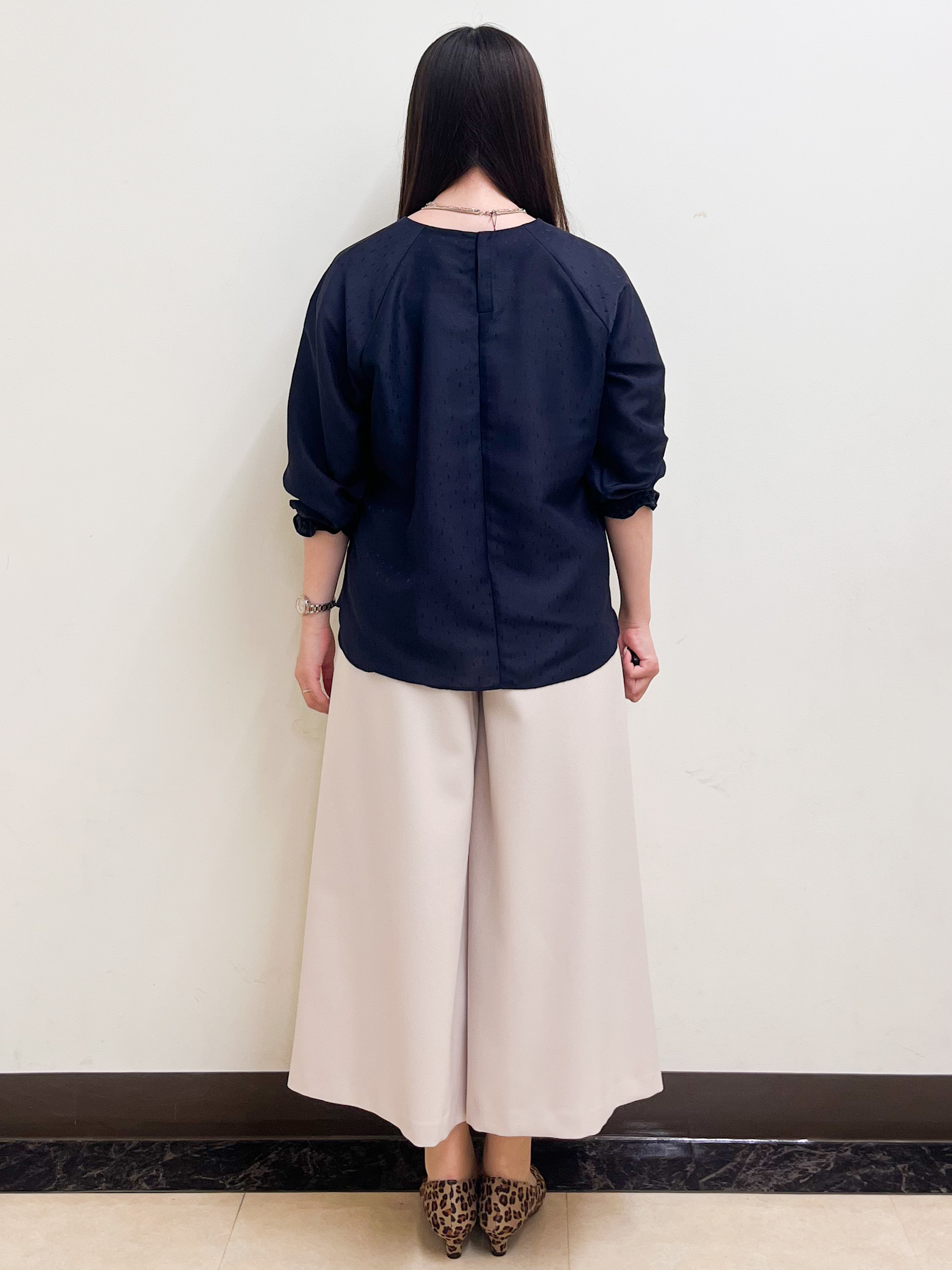 mikikoさんの「Reflect｜タックデザイン ラグランスリーブブラウス」を使ったコーディネート