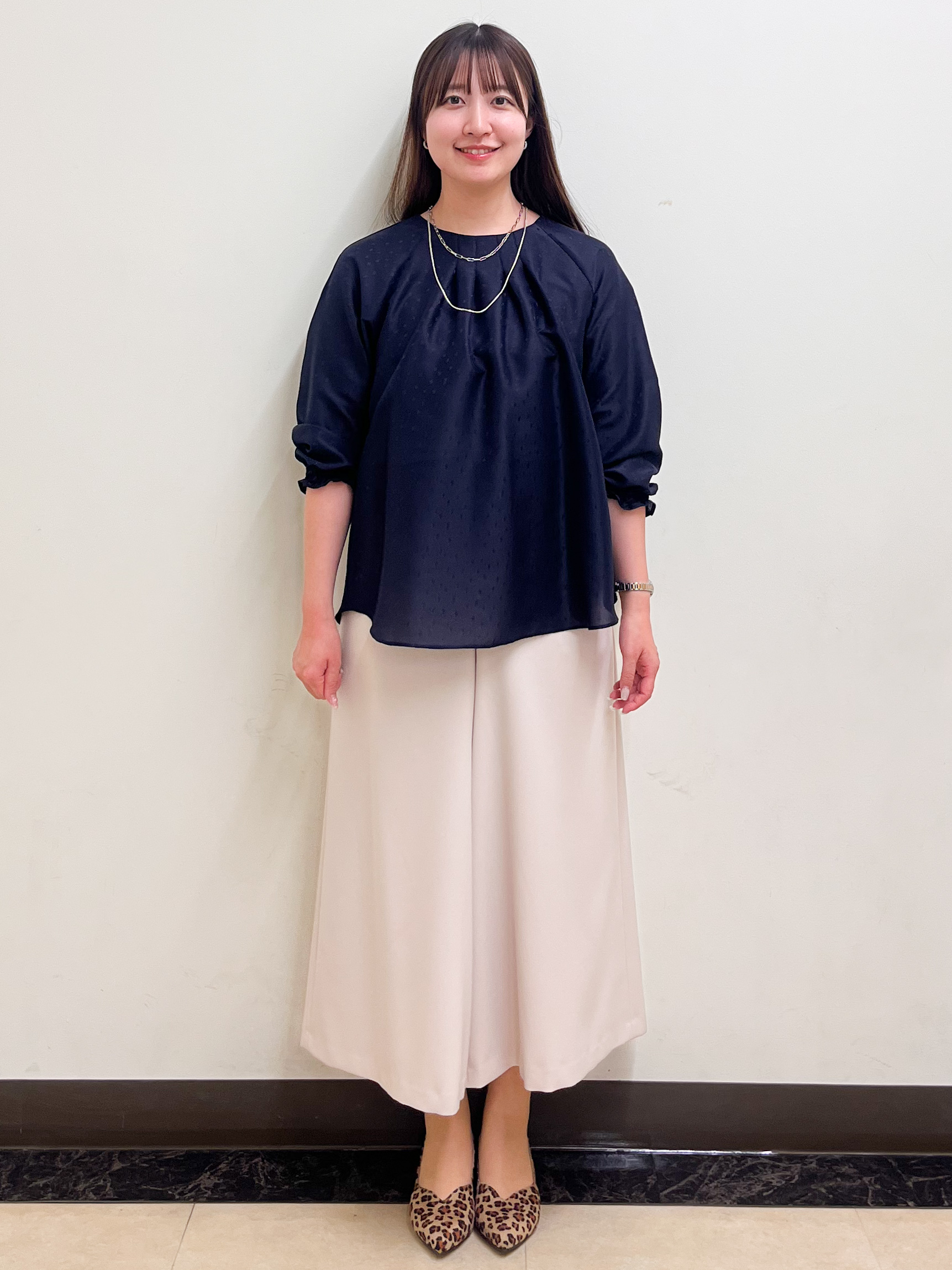 mikikoさんの「Reflect｜タックデザイン ラグランスリーブブラウス」を使ったコーディネート