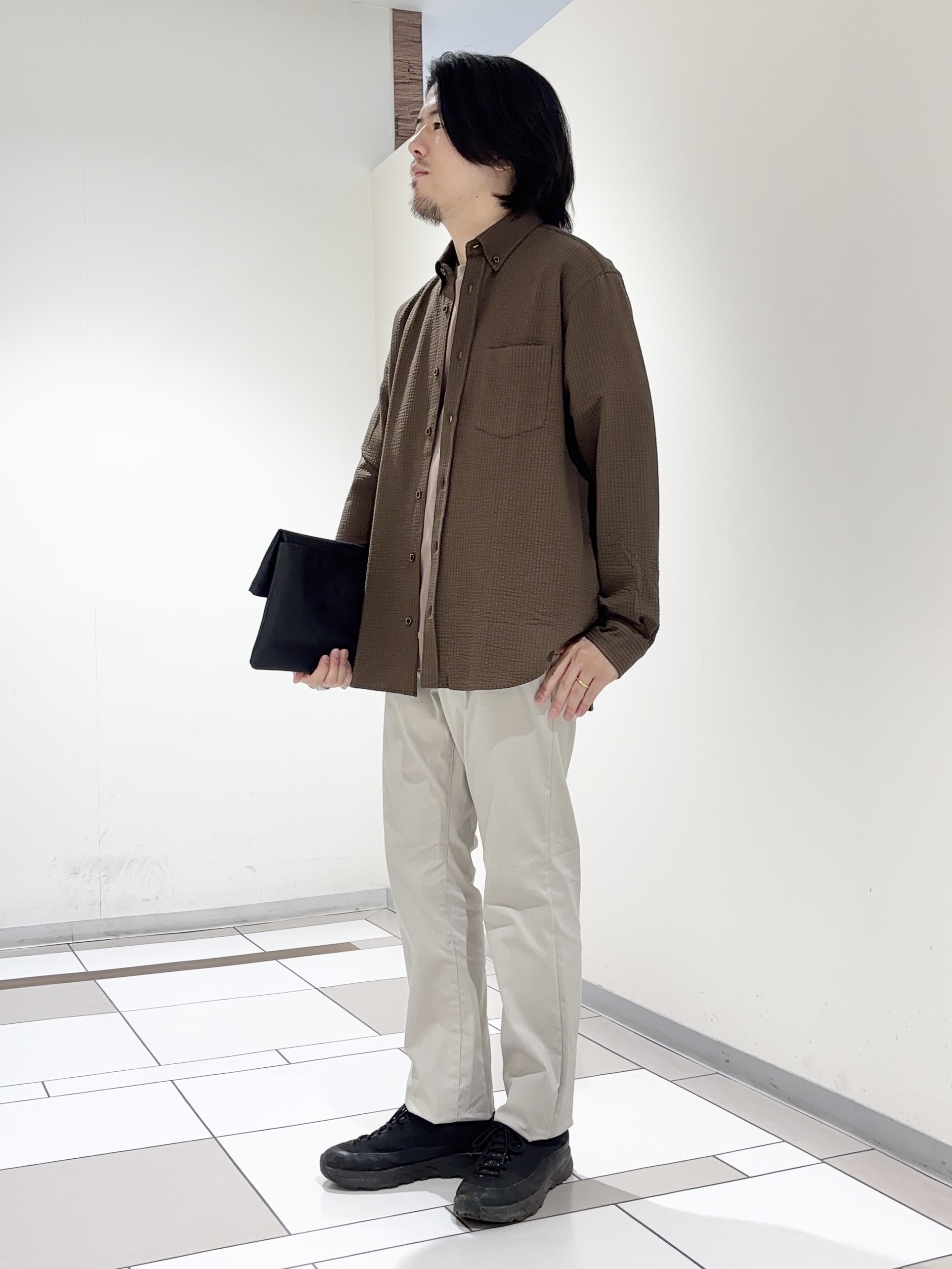 及川さんの「TAKEO KIKUCHI｜【接触冷感】アイスクリアコットン Tシャツ」を使ったコーディネート