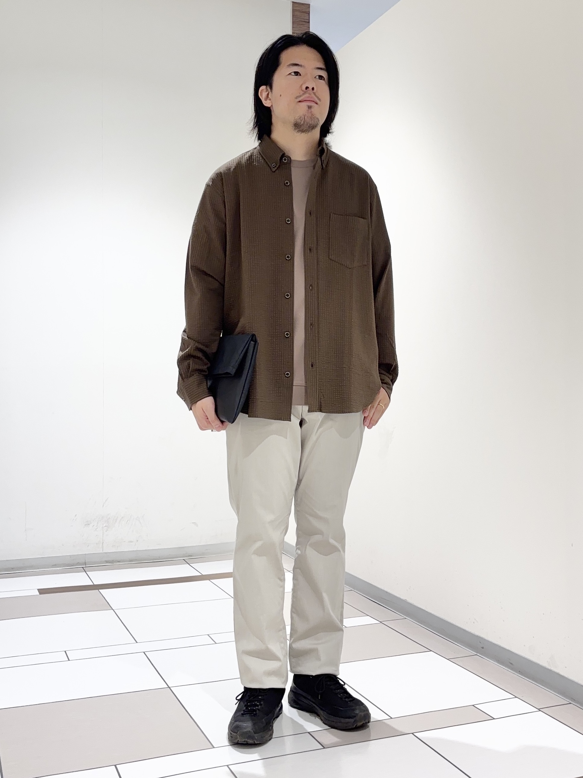及川さんの「TAKEO KIKUCHI｜【接触冷感】アイスクリアコットン Tシャツ」を使ったコーディネート