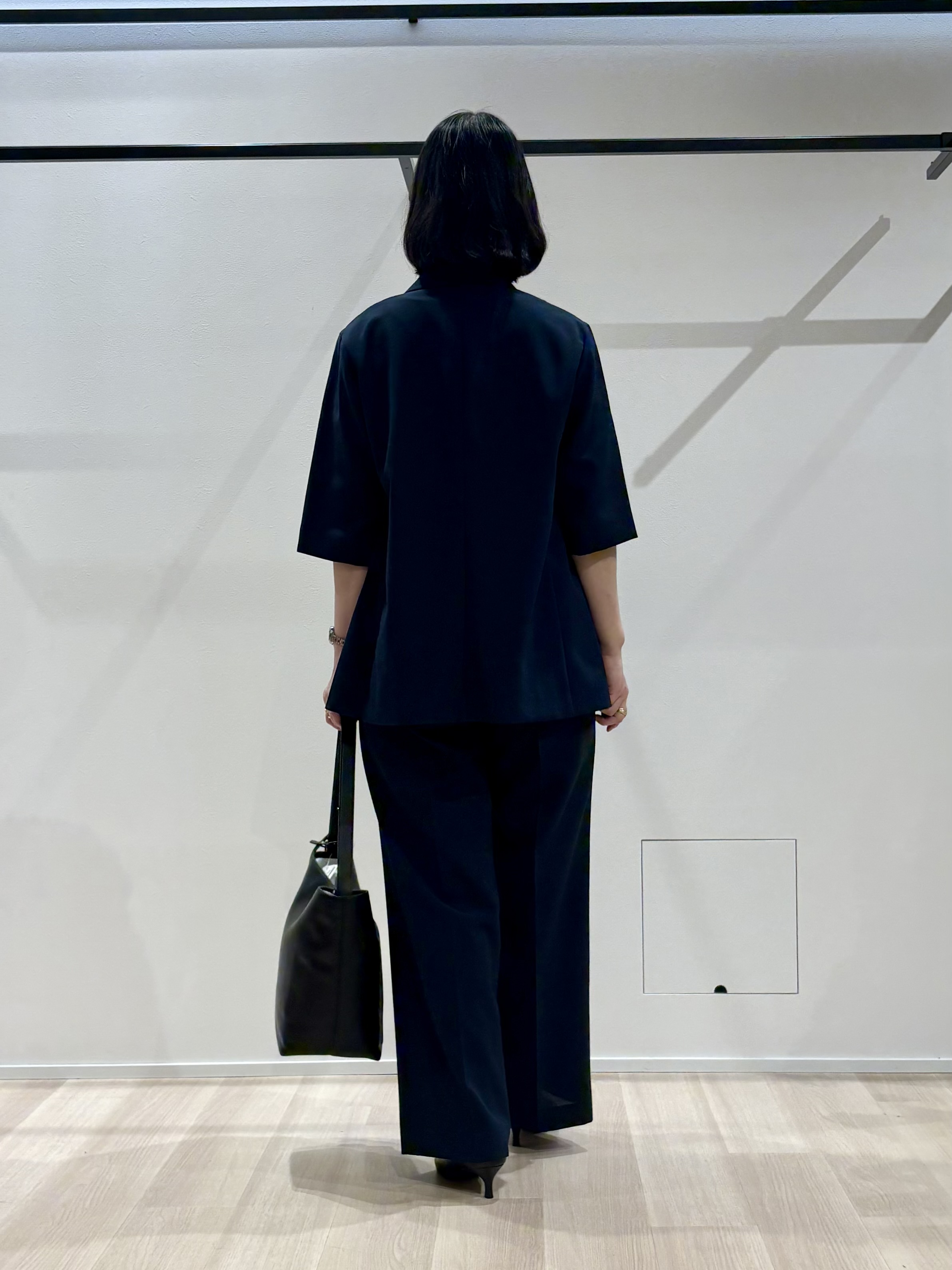 yさんの「UNTITLED｜【秋の通勤羽織/セットアップ可/UVカット】エアリークール半袖ジャケット」を使ったコーディネート