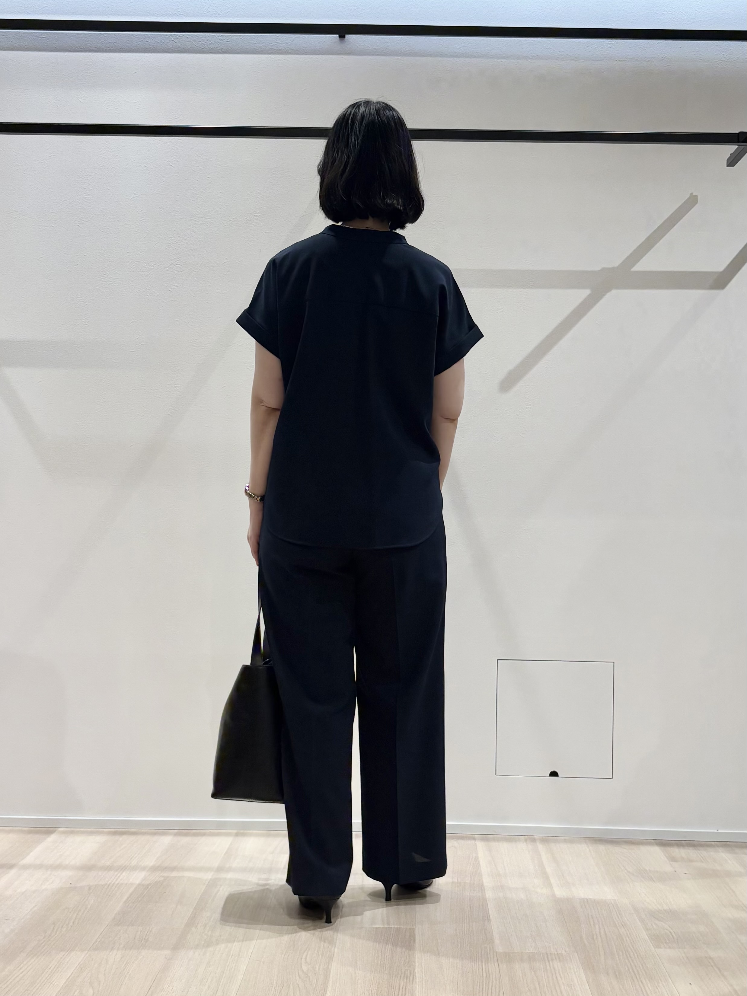 yさんの「UNTITLED｜【残暑も快適/セットアップ可/接触冷感】エアリークールブラウス」を使ったコーディネート