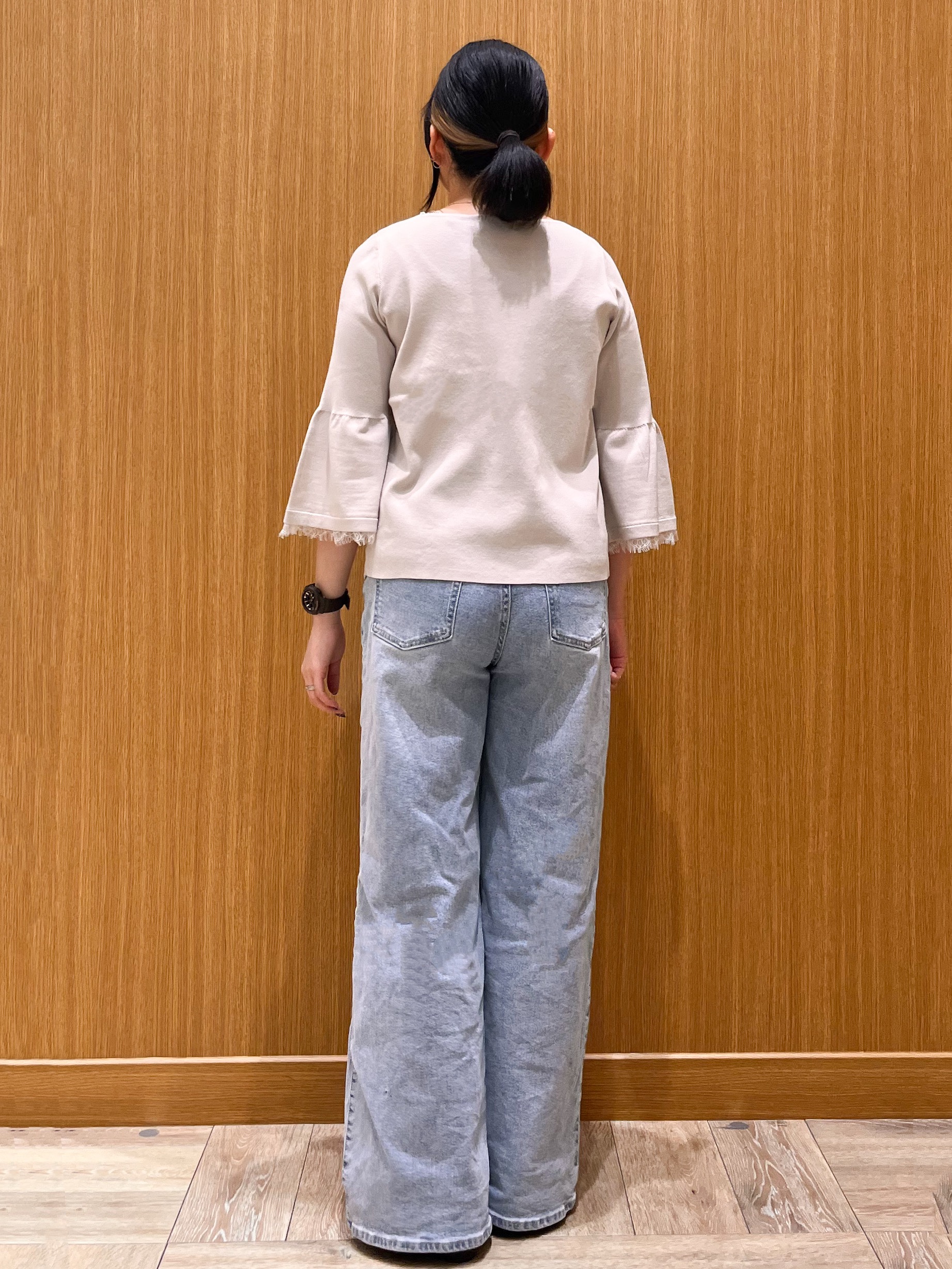 aさんの「OPAQUE.CLIP｜【UVケア／遮熱性】フレアスリーブニット／袖口レースアソート《洗濯機OK》」を使ったコーディネート