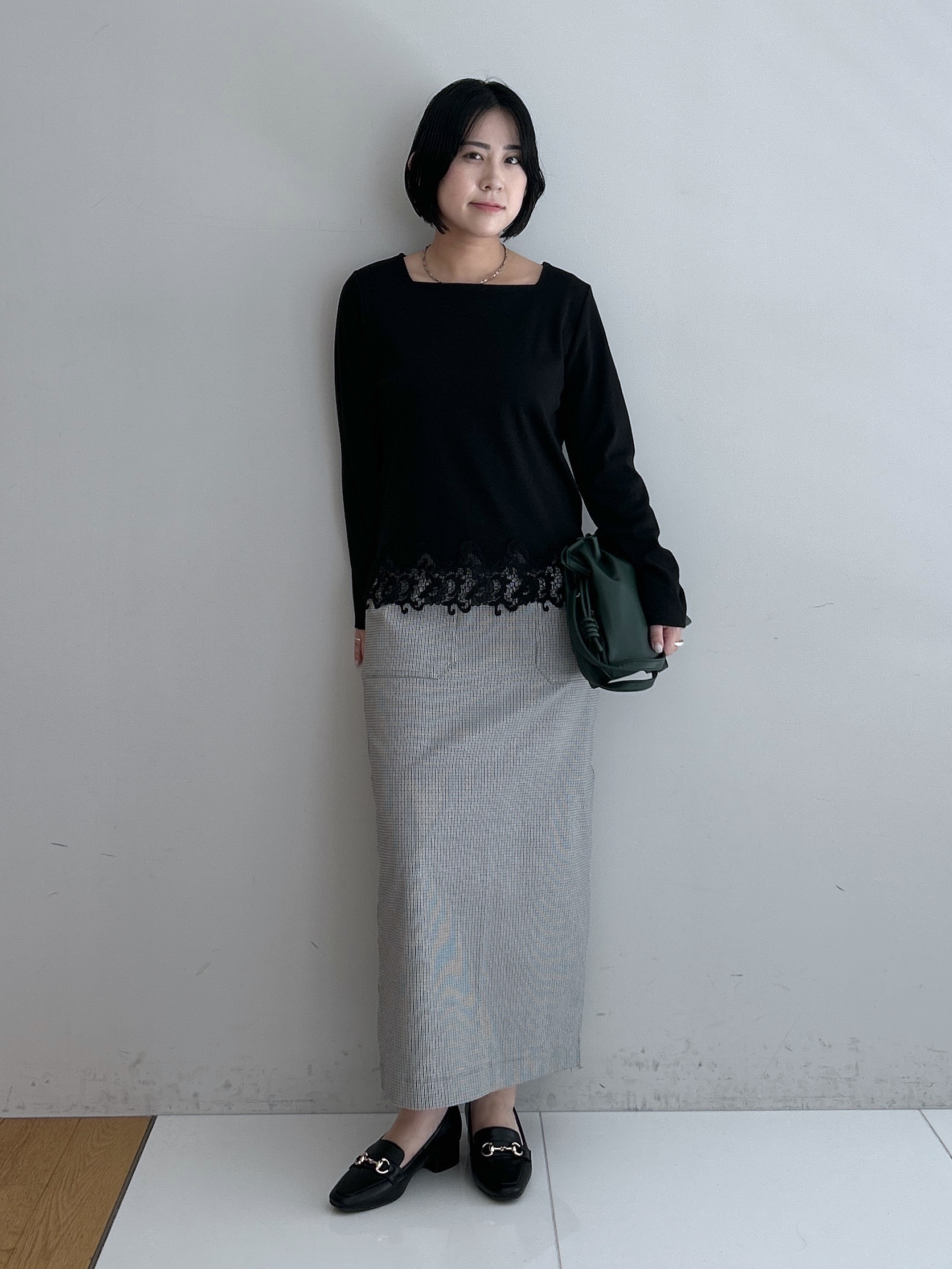Hirokaさんの「grove｜チェックアソートハイパーナロースカート」を使ったコーディネート